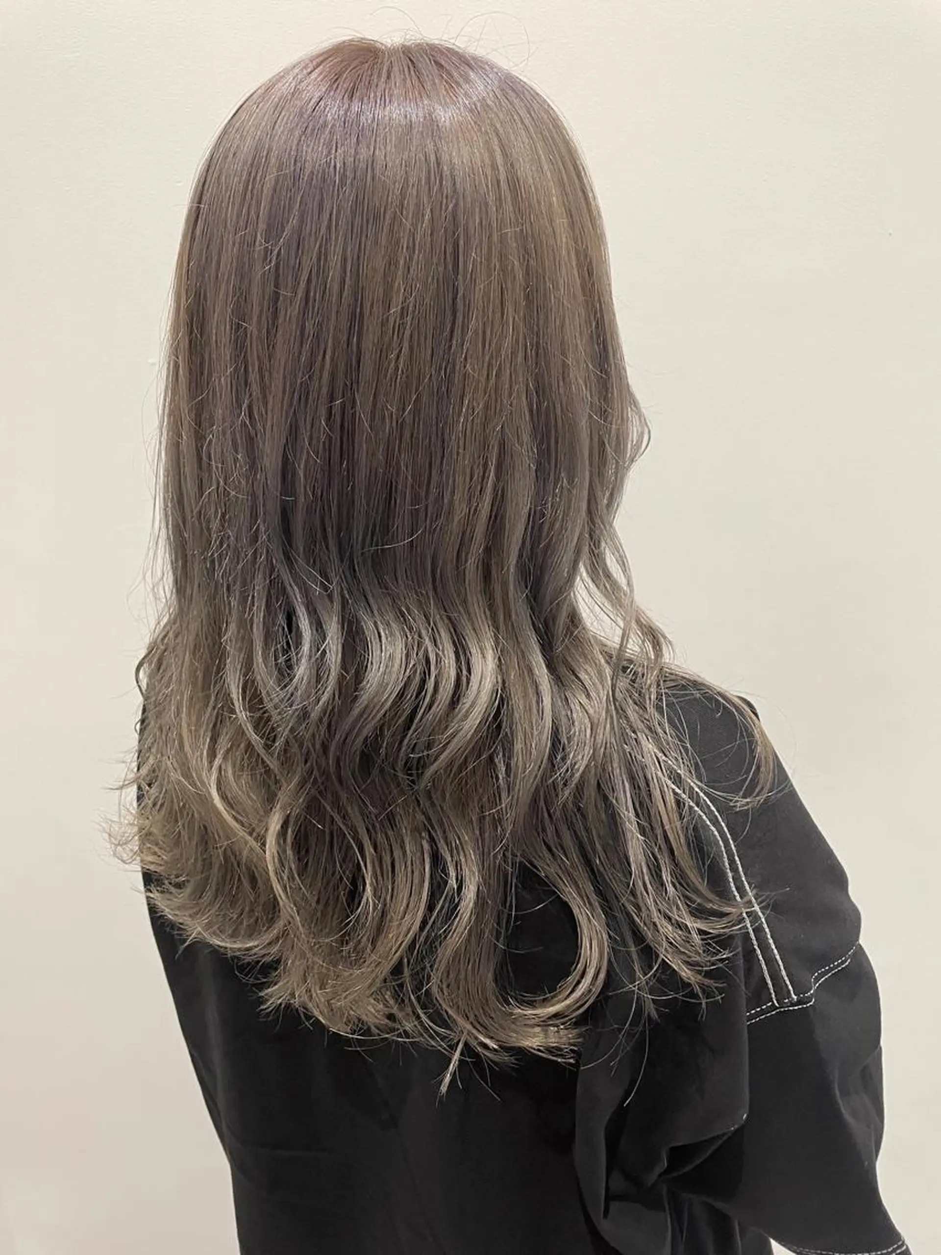 ロング カラー グレージュ オリーブグレージュ オリーブグレー カット ヘアカラー トリートメント volta∞knot所属・狩野 羅夢のヘアスタイル