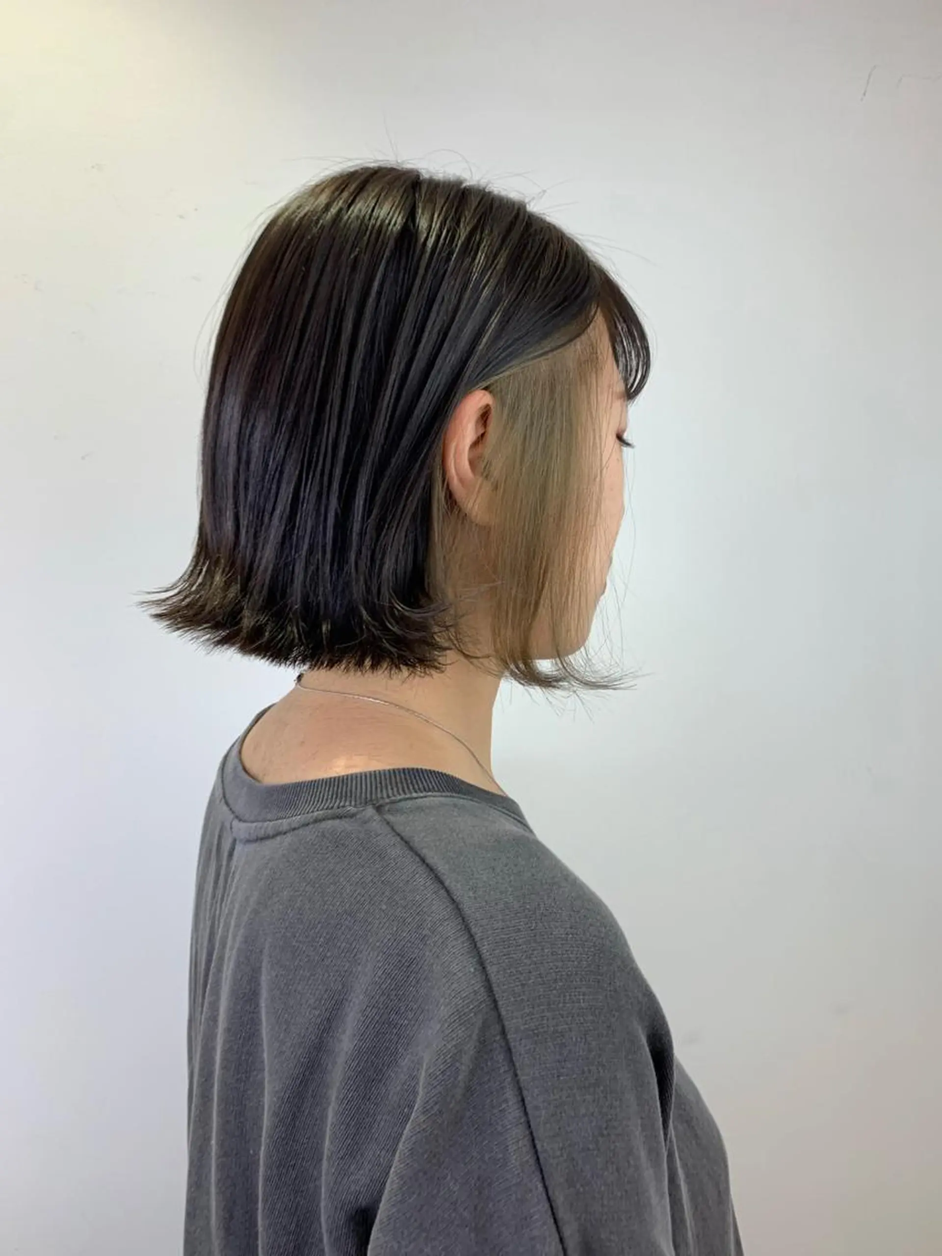 ショート カラー ベージュカラー シルバー シルバーベージュ SALOWIN神戸三宮店所属・【美髪を叶える】中谷 彰宏（アキ)のヘアスタイル