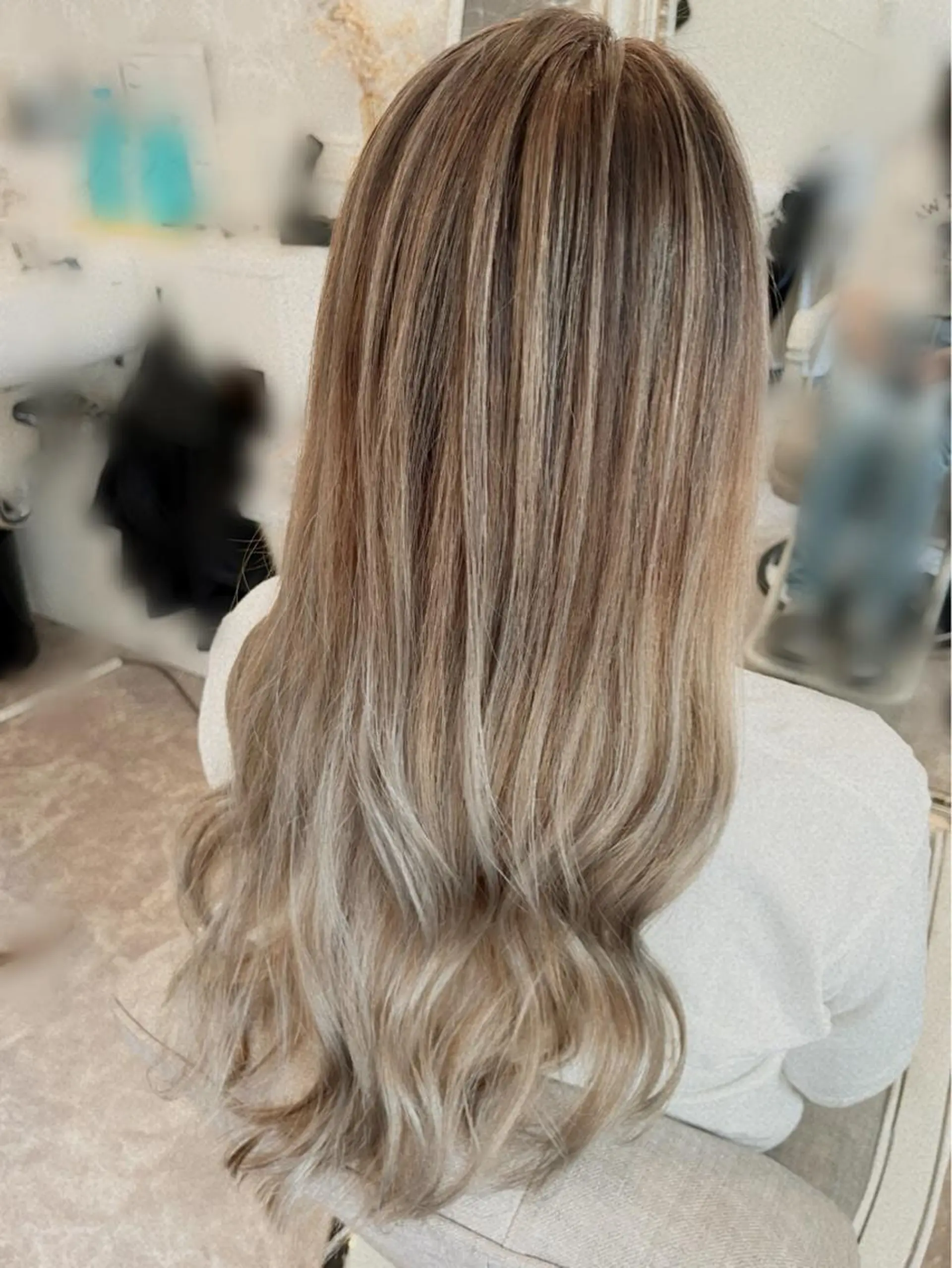 ロング ハイライト レイヤーカット La.fleur ラ.フルールのヘアスタイル