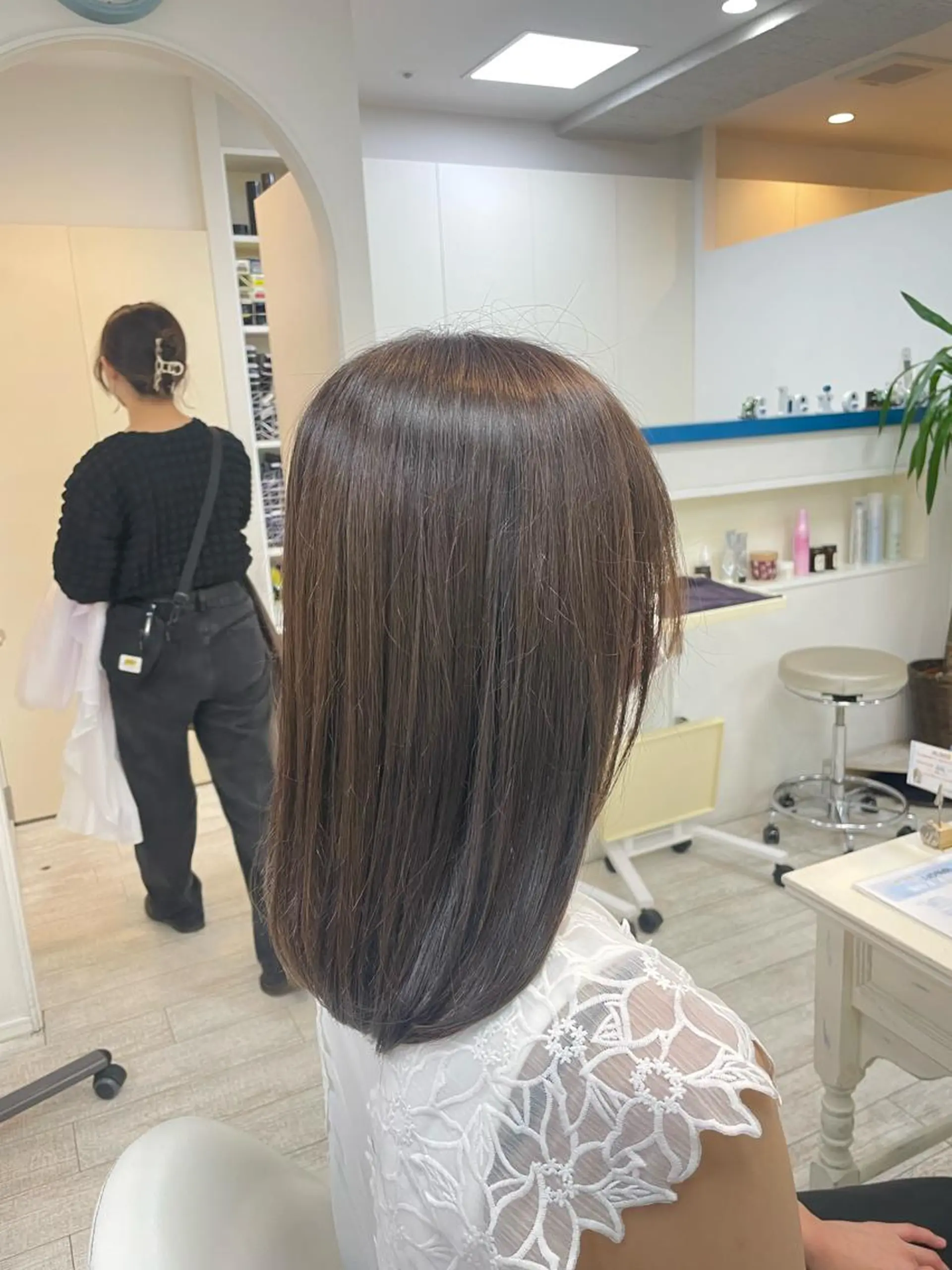 セミロング カット ヘアカラー 新籾 尚哉のヘアスタイル