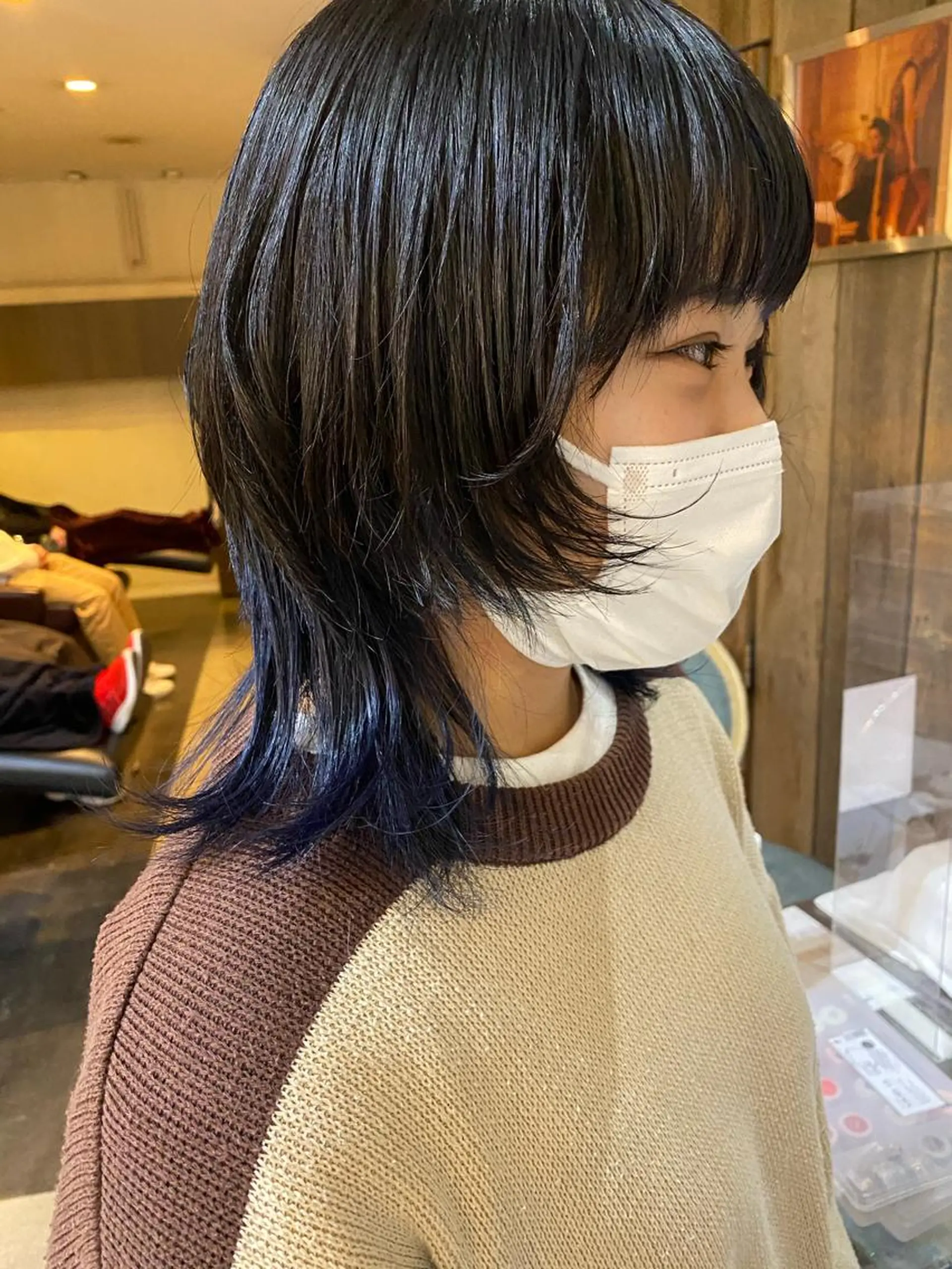 ミディアム カラー パーマ ヘアアレンジ メンズ キッズ ネイル メンズインナーカラー メンズウルフカット インナーカラー ネイビーカラー ウルフカット viewstokyo所属・mana 暖色カラーカットのヘアスタイル