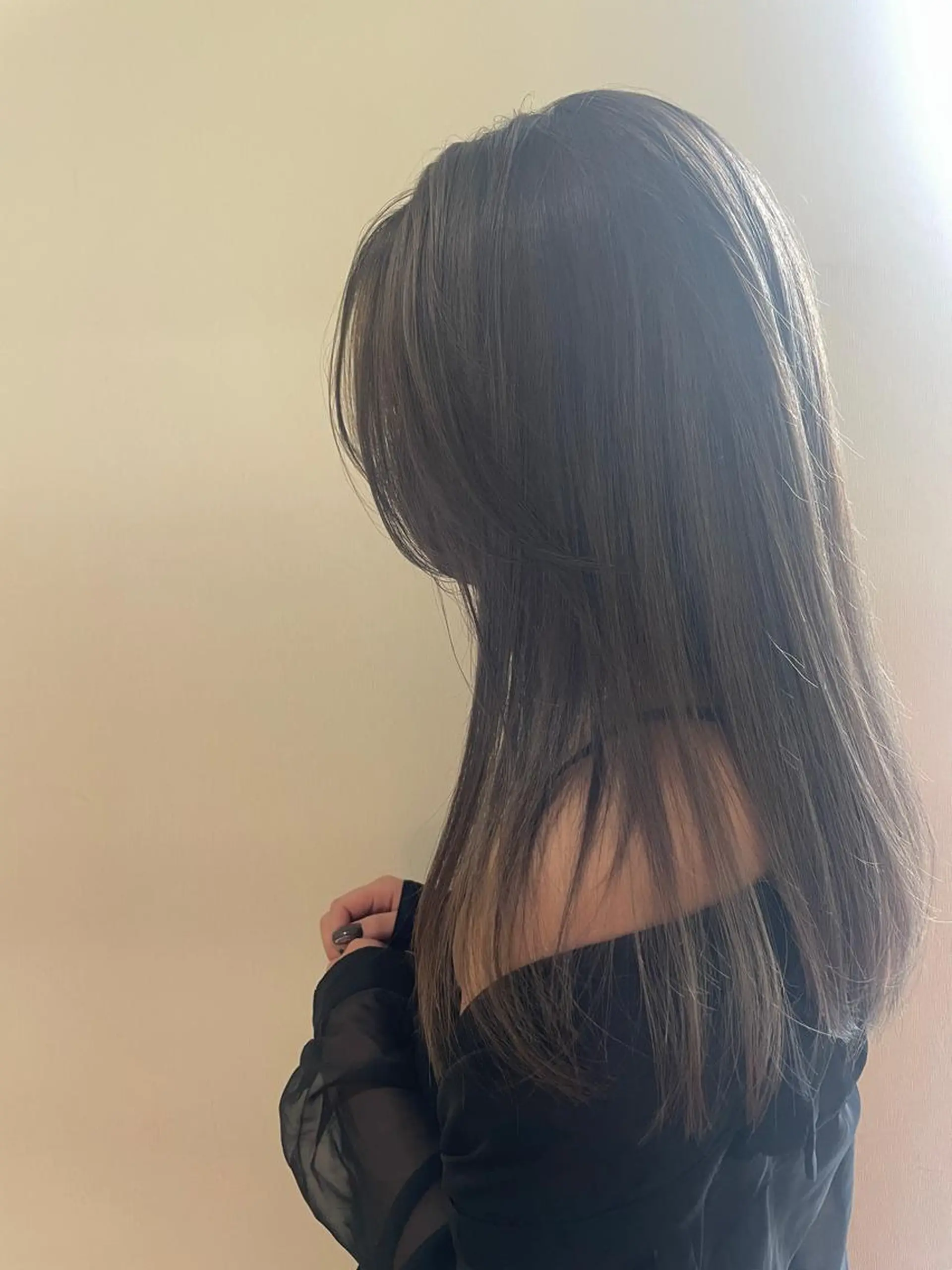 セミロング カラー 三浦 瑠璃のヘアスタイル