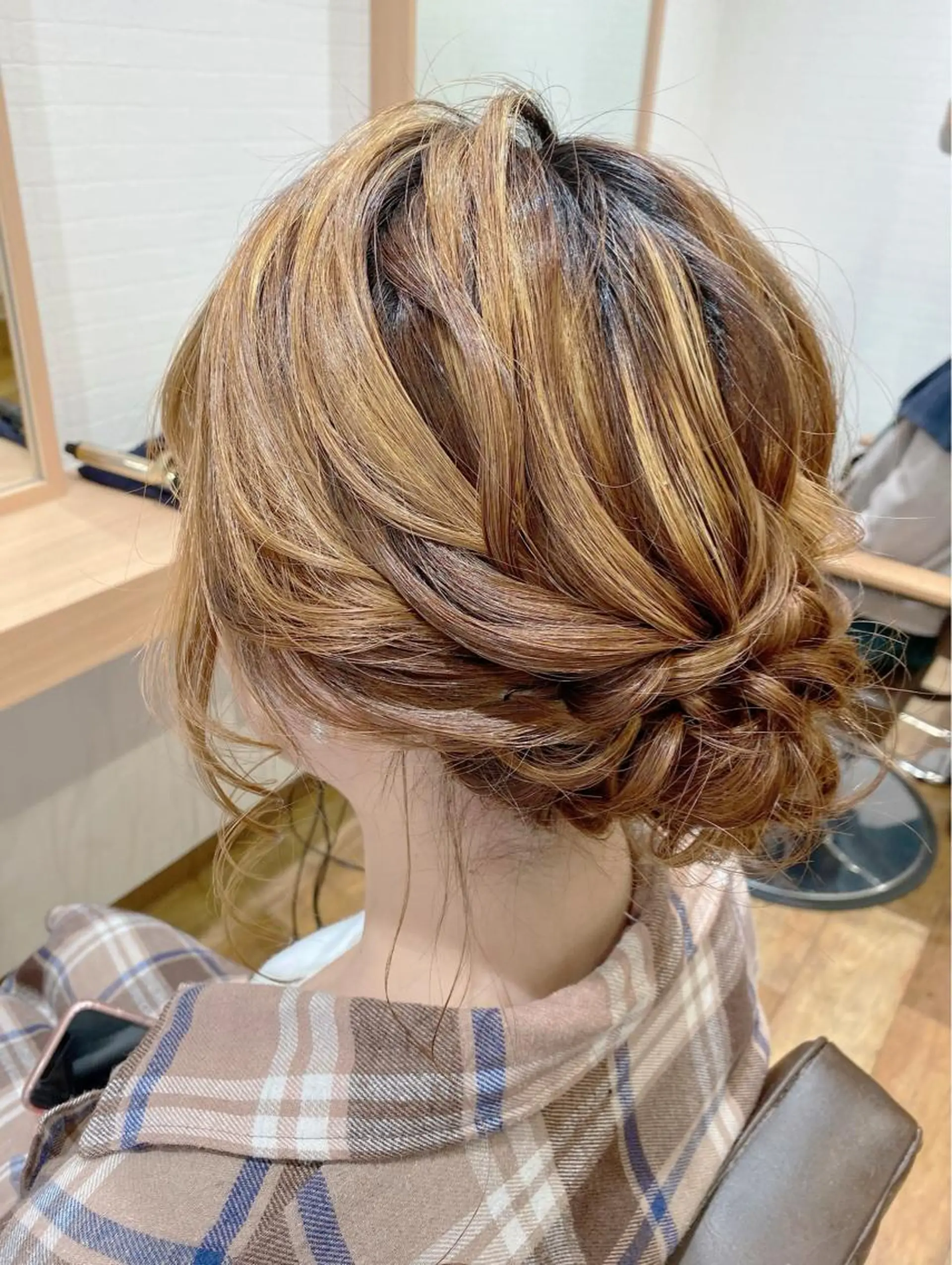 ミディアム ヘアアレンジ ローシニヨン ヘアセット GRANLUSSO 〜グランルッソ駅前店所属・木口 嘉美のヘアスタイル