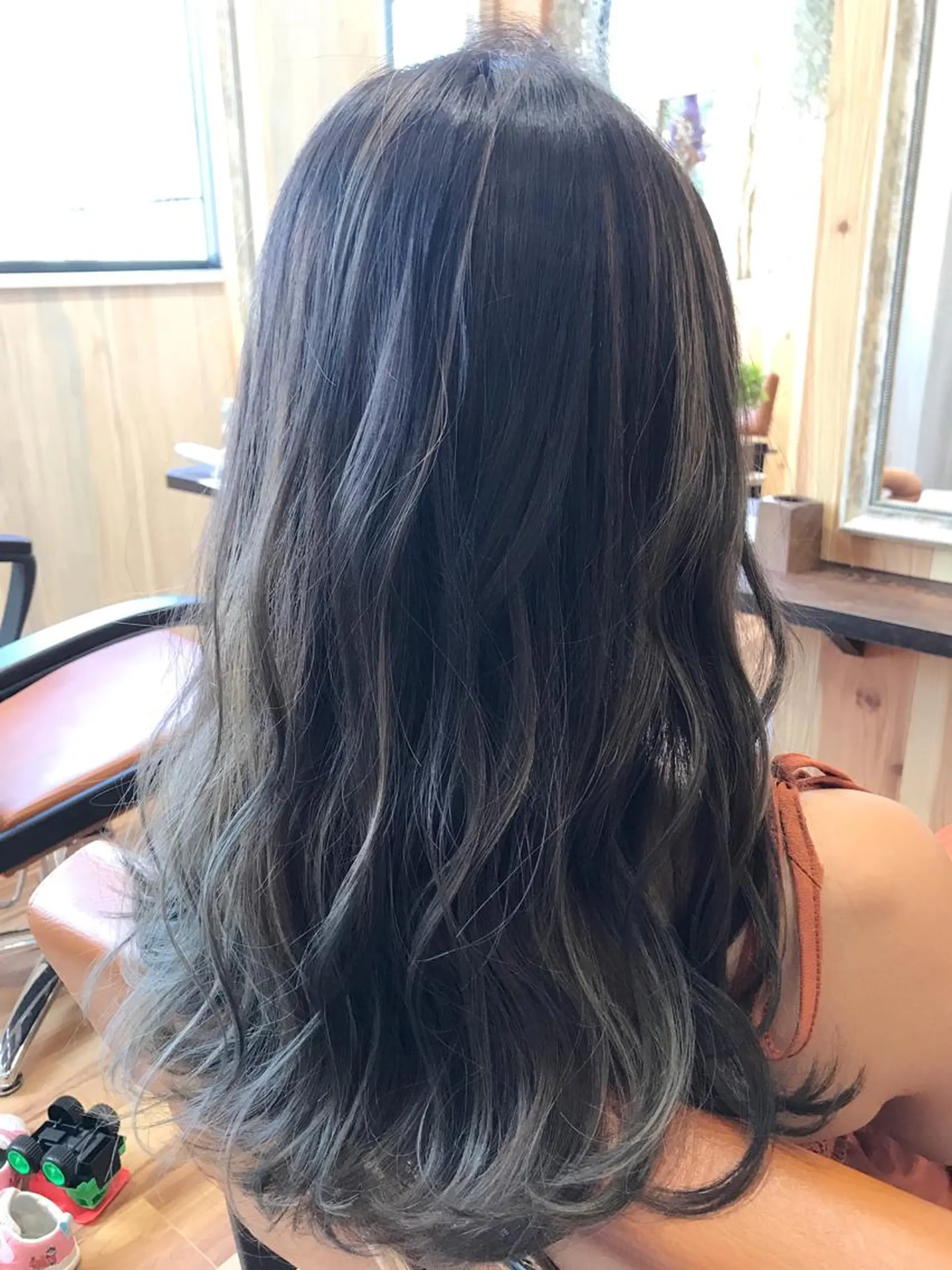 ロング カラー ヘアアレンジ グラデーションカラー グレージュ ハイライトカラー ハイライト Sourire by Tetote 江坂店所属・土畑 博矢のヘアスタイル