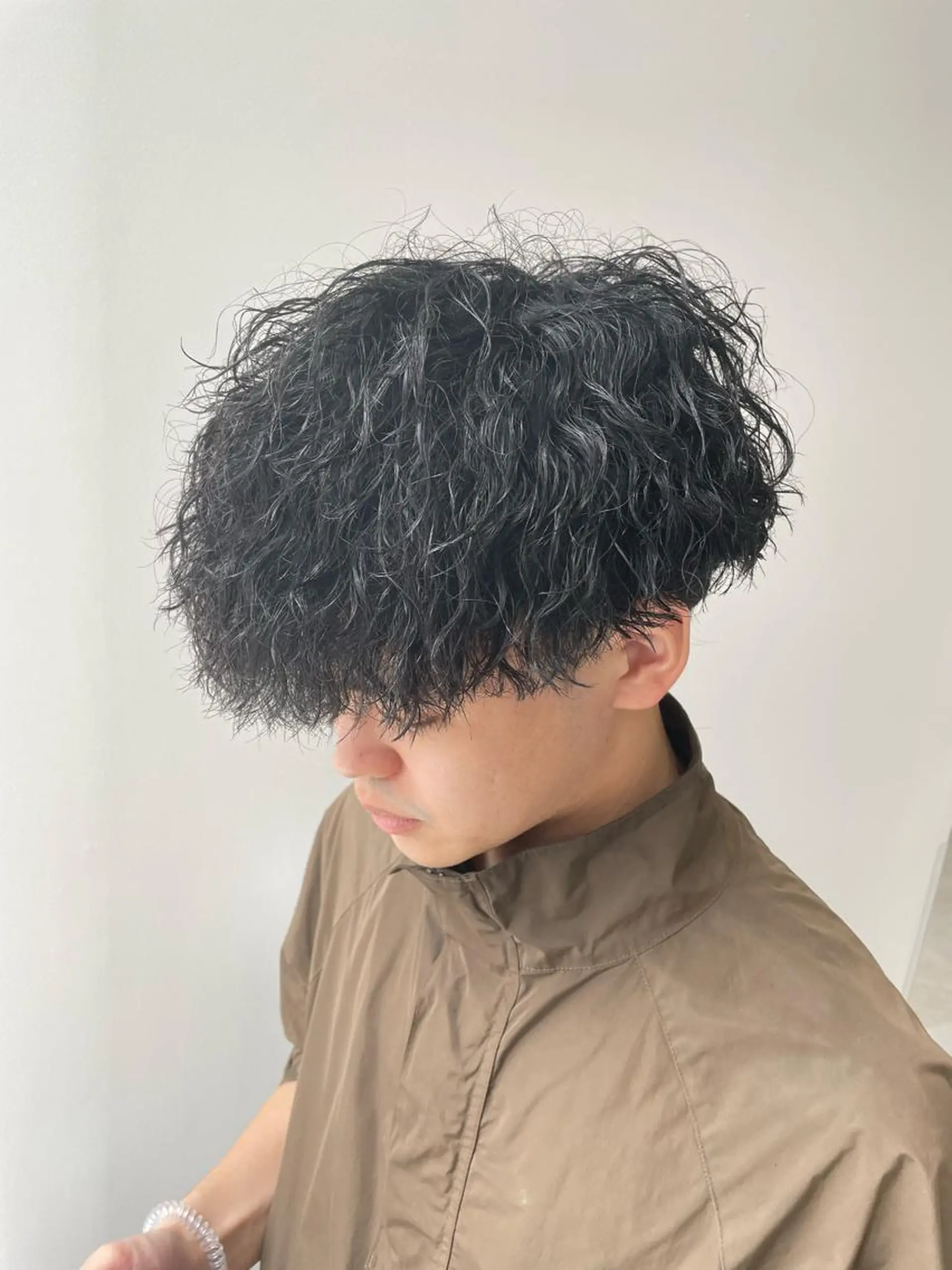 ミディアム パーマ メンズ カット パーマ 🔥縦落ちツイスパ 🔥鈴木健紀のヘアスタイル