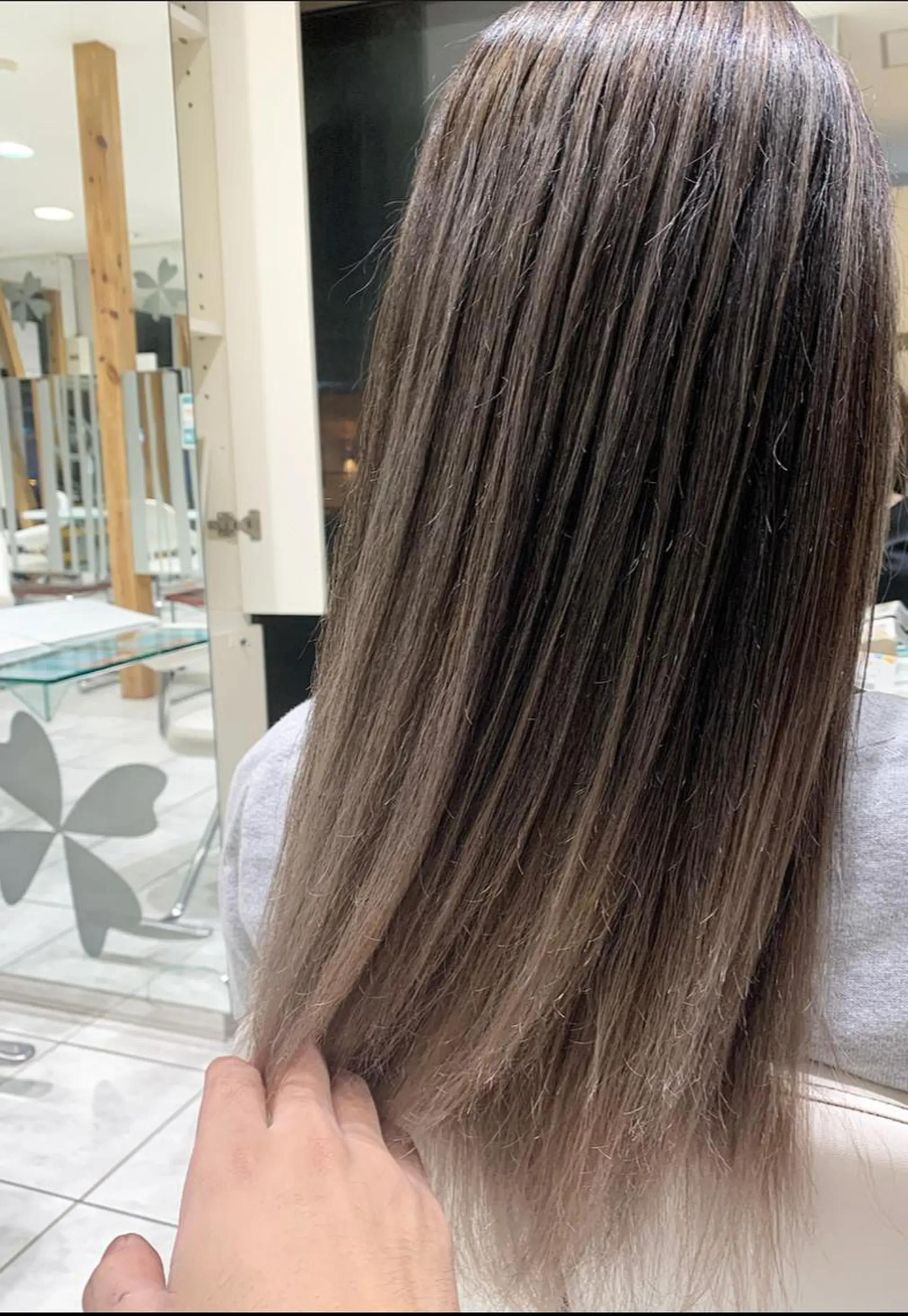 ロング レイヤーカット 山下竣介 ヘアカラー専門美容師のヘアスタイル