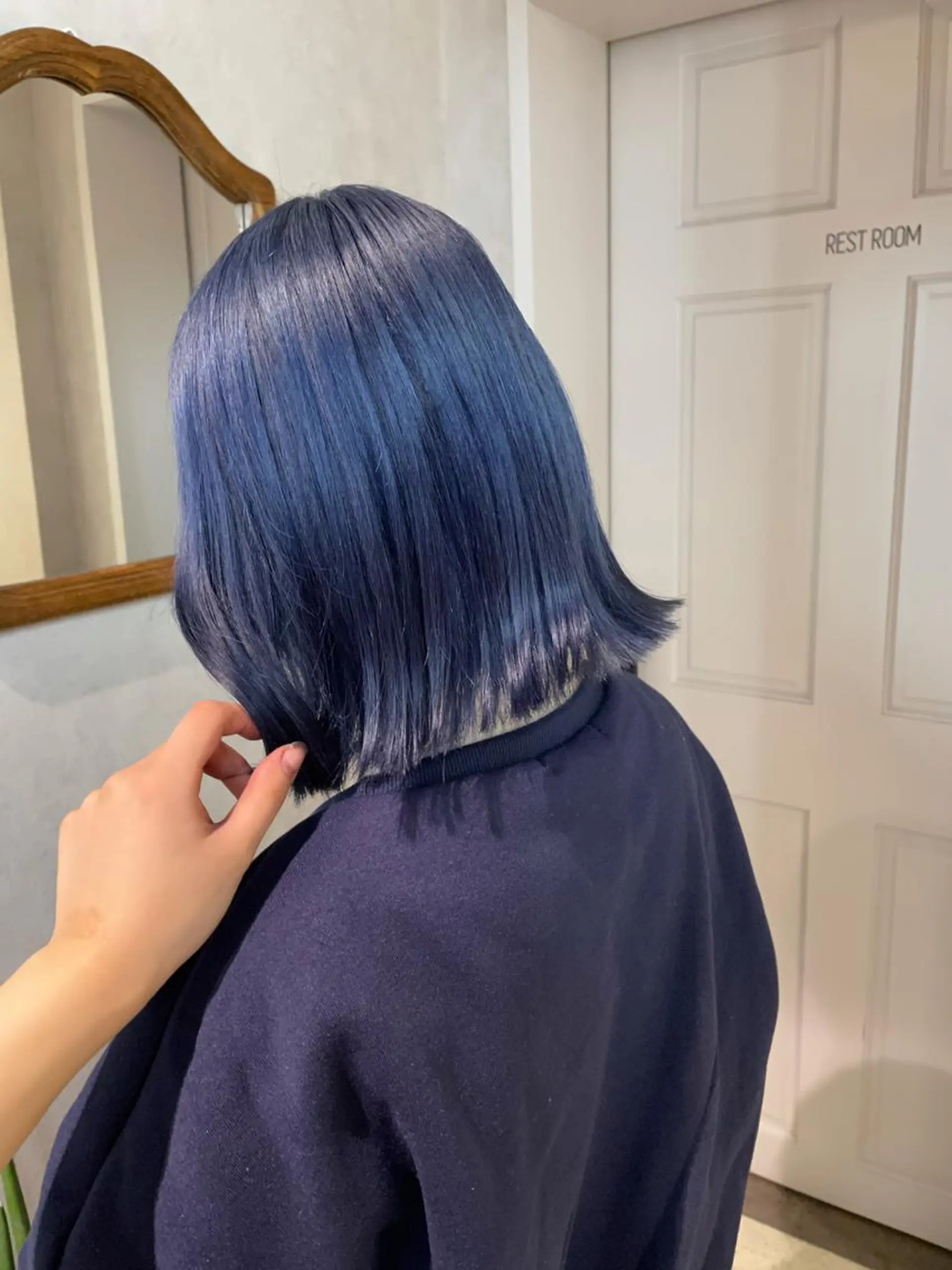 ミディアム カラー 黒髪 ブリーチ ブルーカラー ブルーブラック ネイビーカラー ヘアカラー ナチュラル透明感🌱 小山美樹子のヘアスタイル