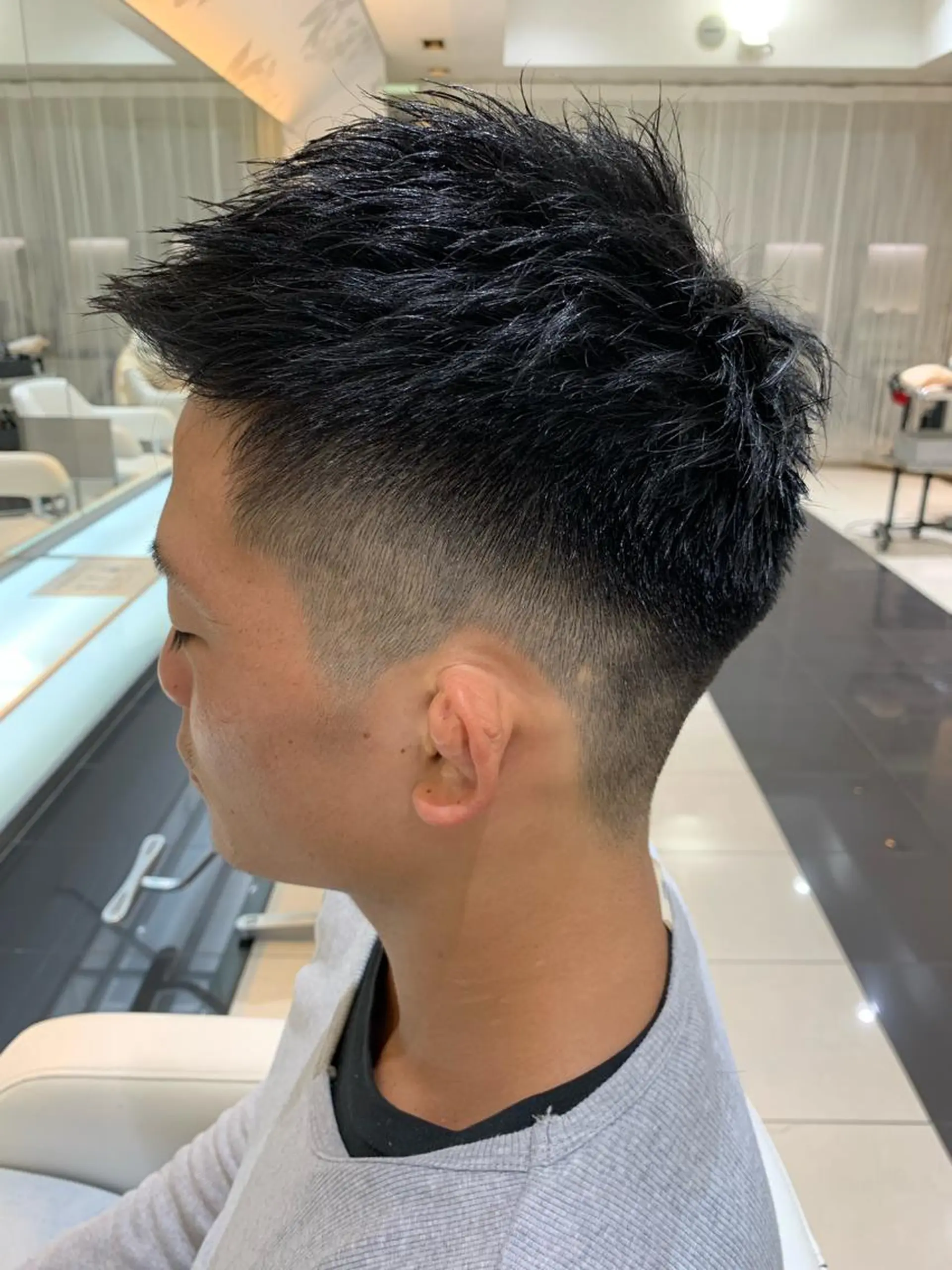 ショート メンズ フェードカット ダメージレスカラー /透明感カラー 上長のヘアスタイル