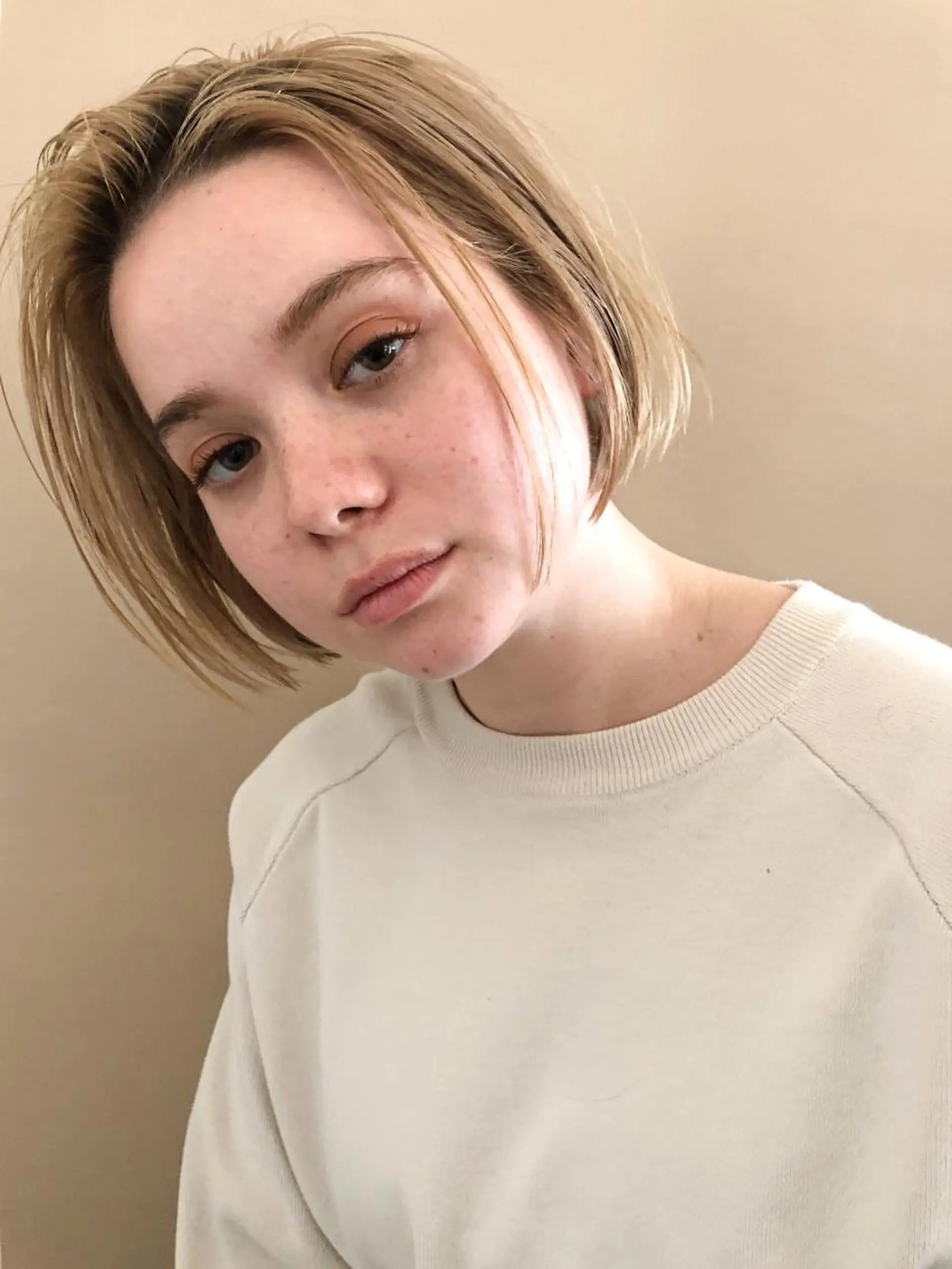 ショート カラー ブロンド ボブ カット ヘアカラー トリートメント Loom.所属・村上雅人 ナチュラルモードのヘアスタイル