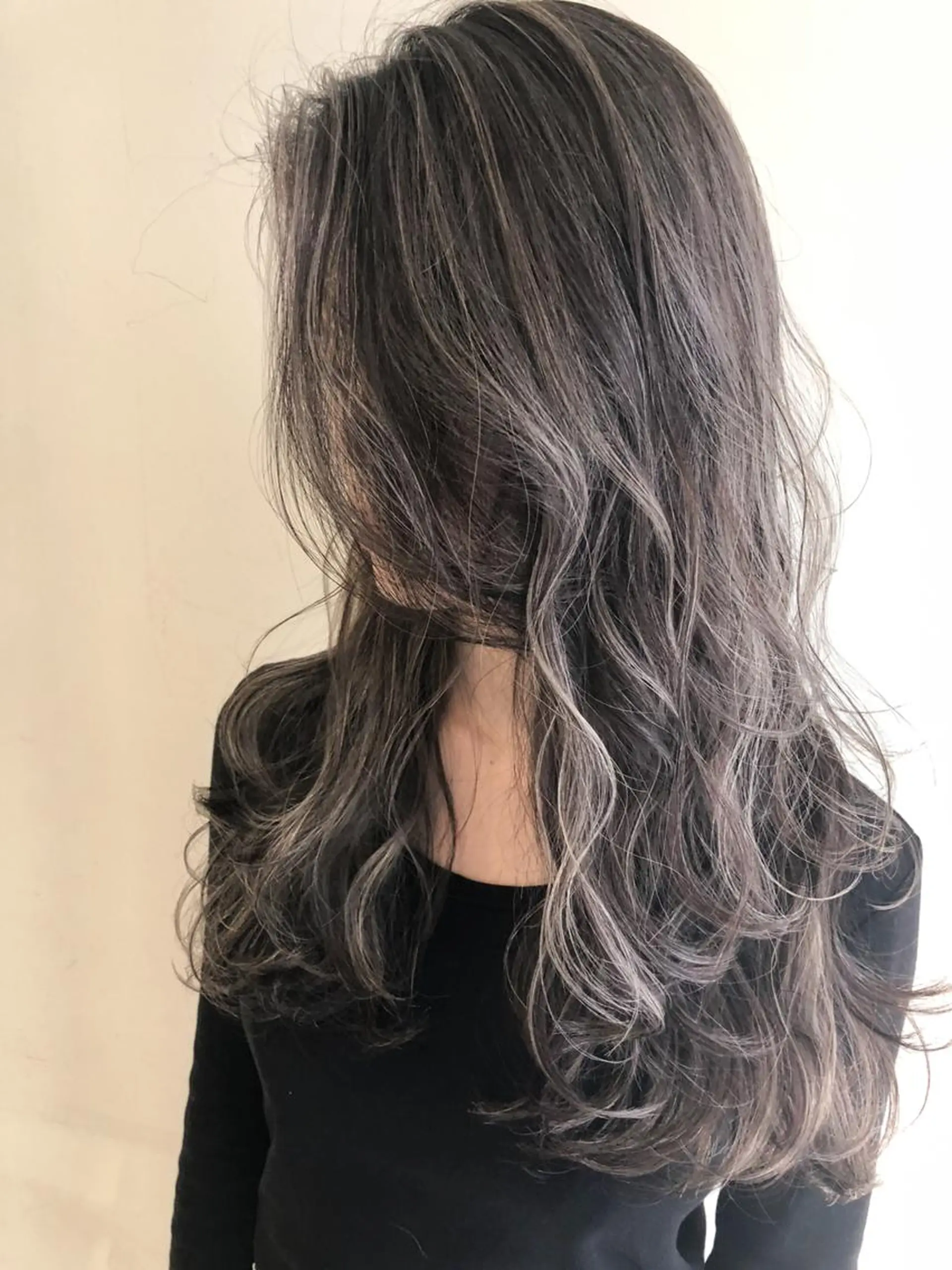 ロング カラー グラデーションカラー グレージュ ハイライトカラー ハイライト WONK. ウォンク 心斎橋のヘアスタイル