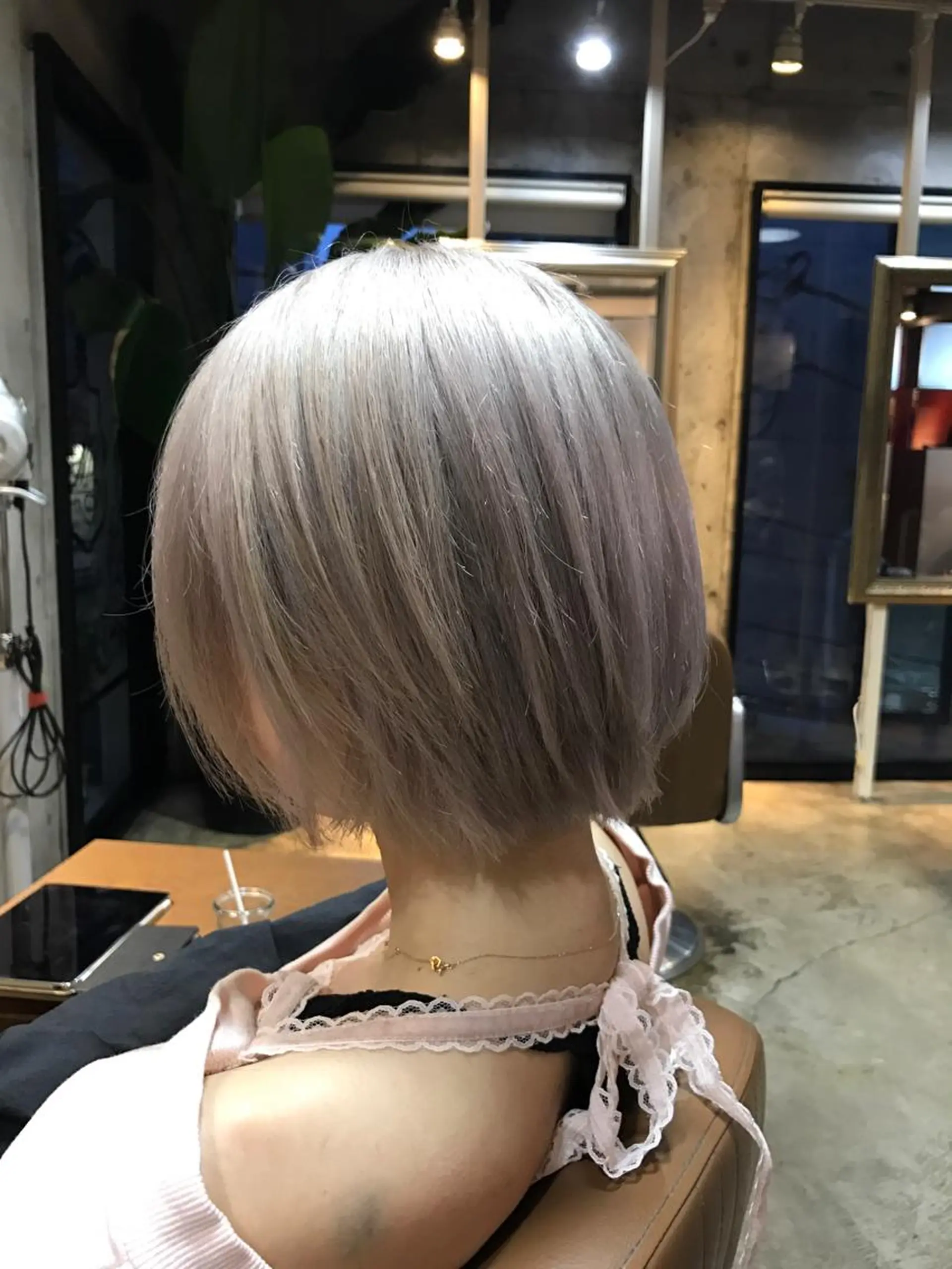 ショート カラー ヘアアレンジ ブリーチ ハイトーンカラー ショートヘア サロンドミルク 原宿のヘアスタイル