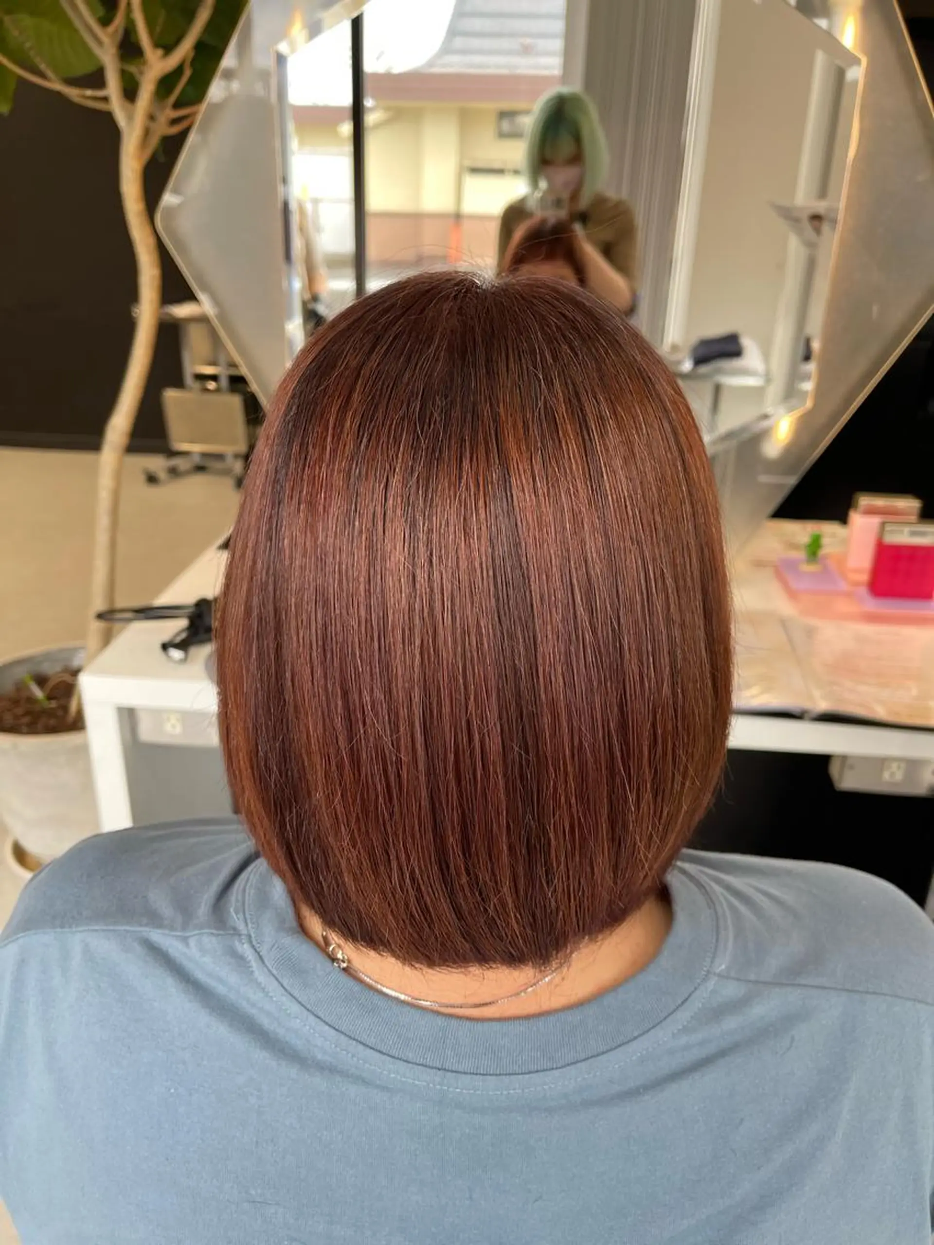 ショート トリートメント ヘアカラー 超透明感カラー🦋韓 国羽エクステ🪽🫧のヘアスタイル