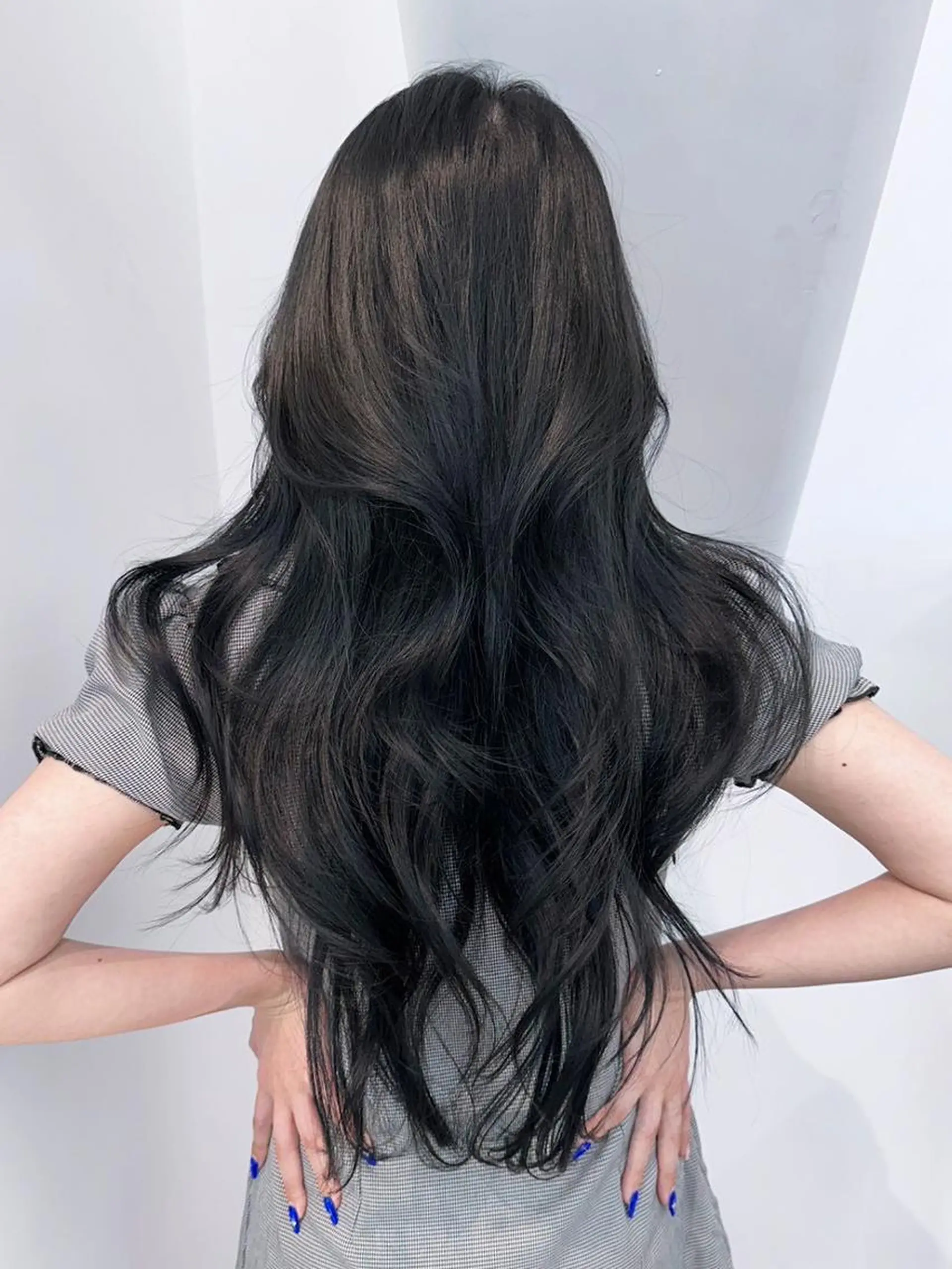 カラー セミロング アッシュ アッシュブラック 黒髪 レイヤーカット カット ヘアカラー トリートメント ITby ALBUM 北千住店のヘアスタイル