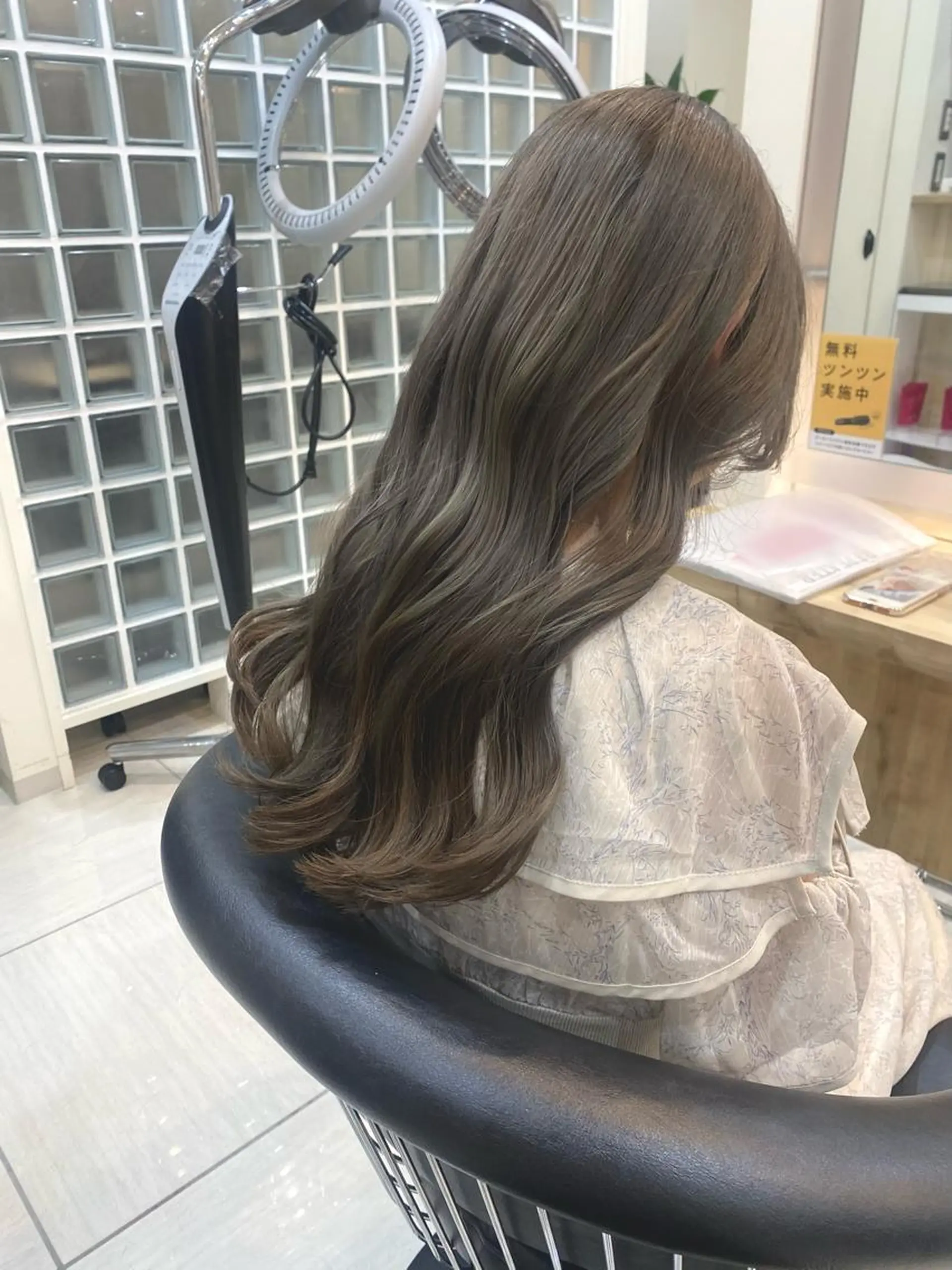 ロング カラー ブリーチ グレージュ オリーブグレージュ オリーブグレー 韓国ヘア／艶カラー minamiのヘアスタイル