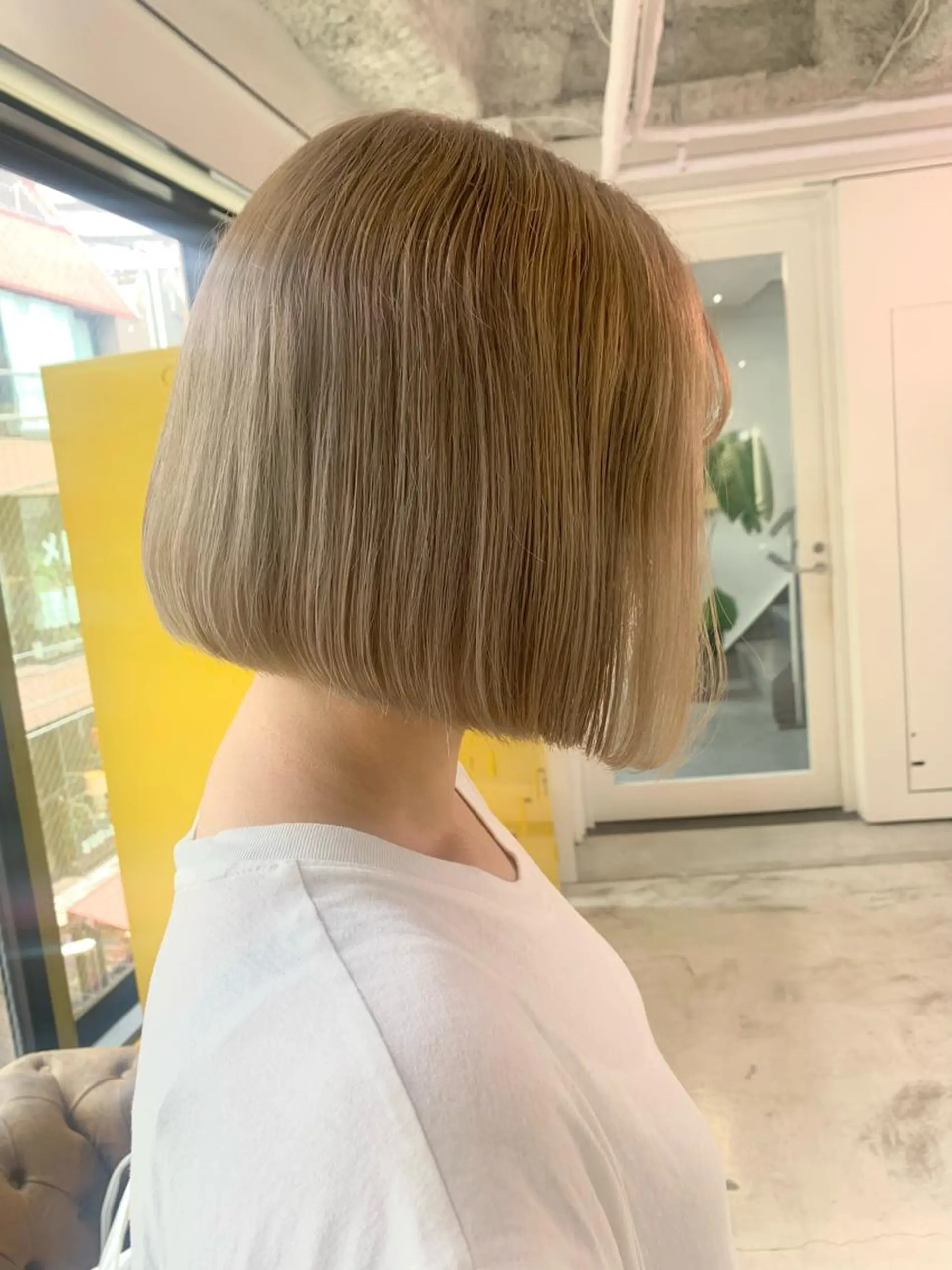ショート カラー ヘアアレンジ カット ヘアカラー 🧨ブリーチー×ボブ レイヤー💎じゅえるのヘアスタイル