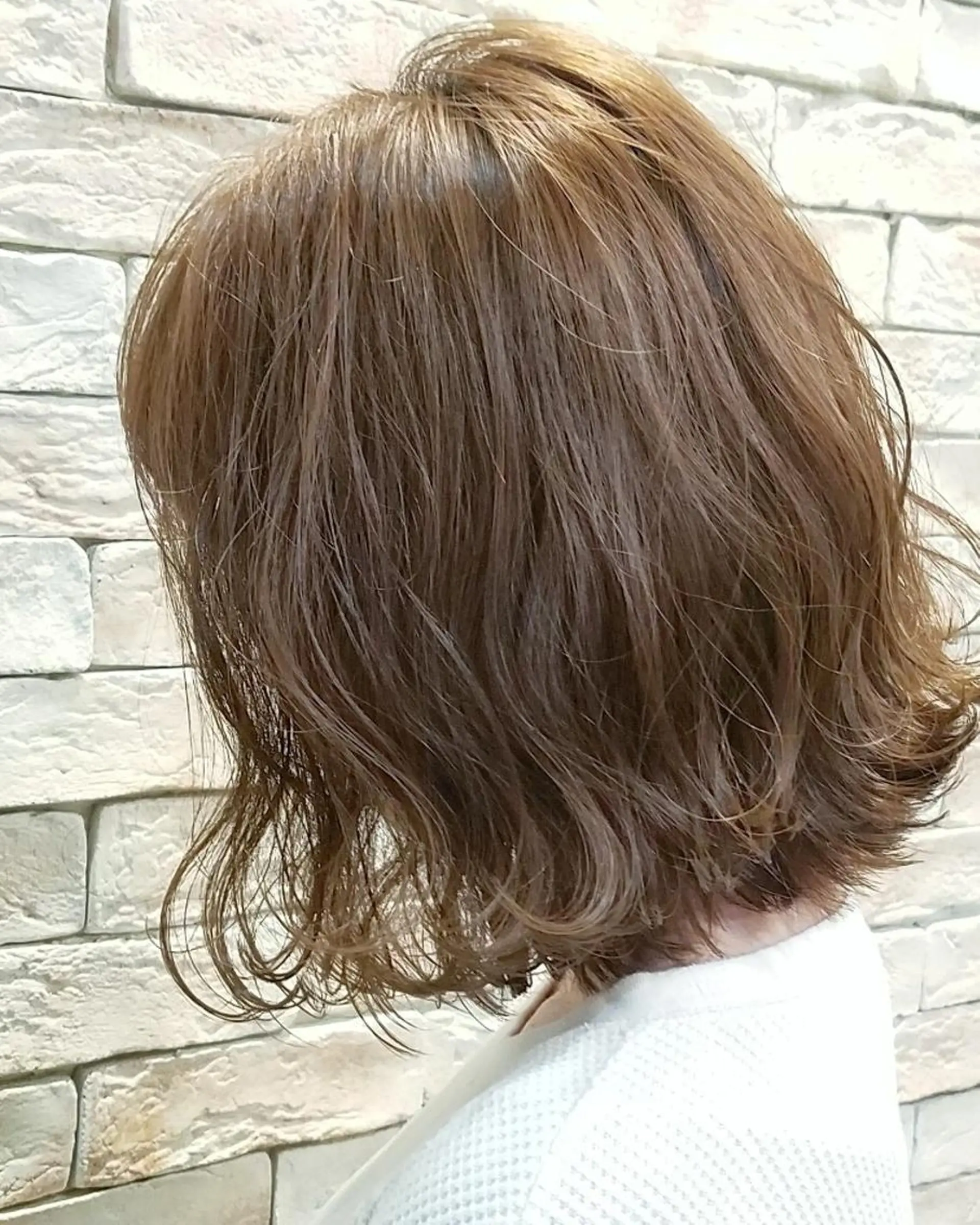 カラー ミディアム ベージュカラー sky所属・くわやま まさきのヘアスタイル