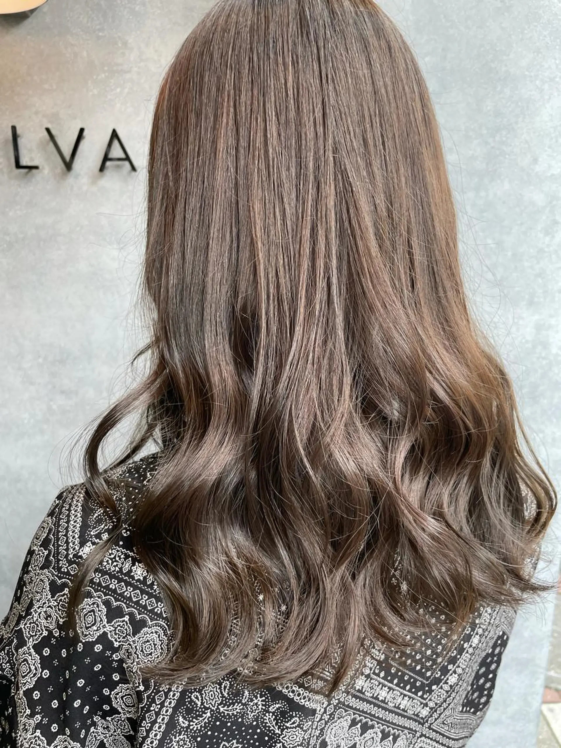 ロング カラー N°　jillva 腰山 菜々美のヘアスタイル