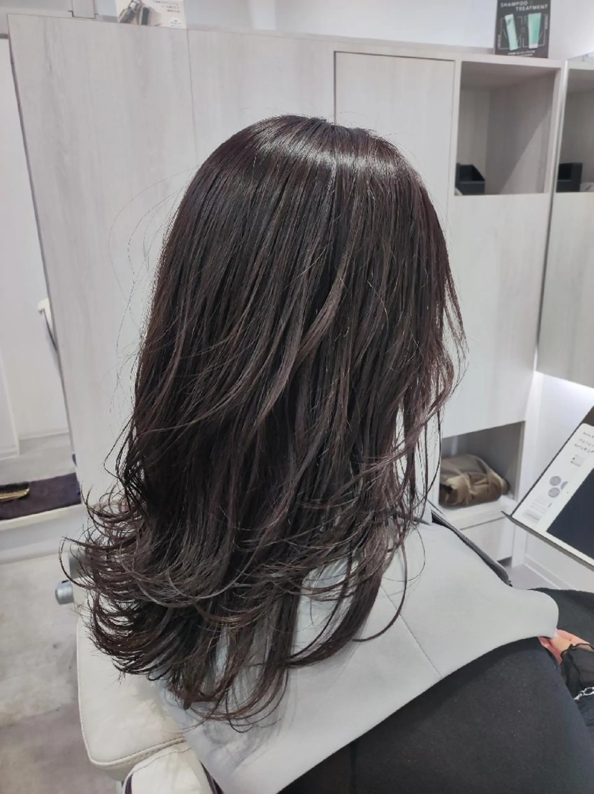 セミロング カット ヘアカラー トリートメント 神 唯織のヘアスタイル