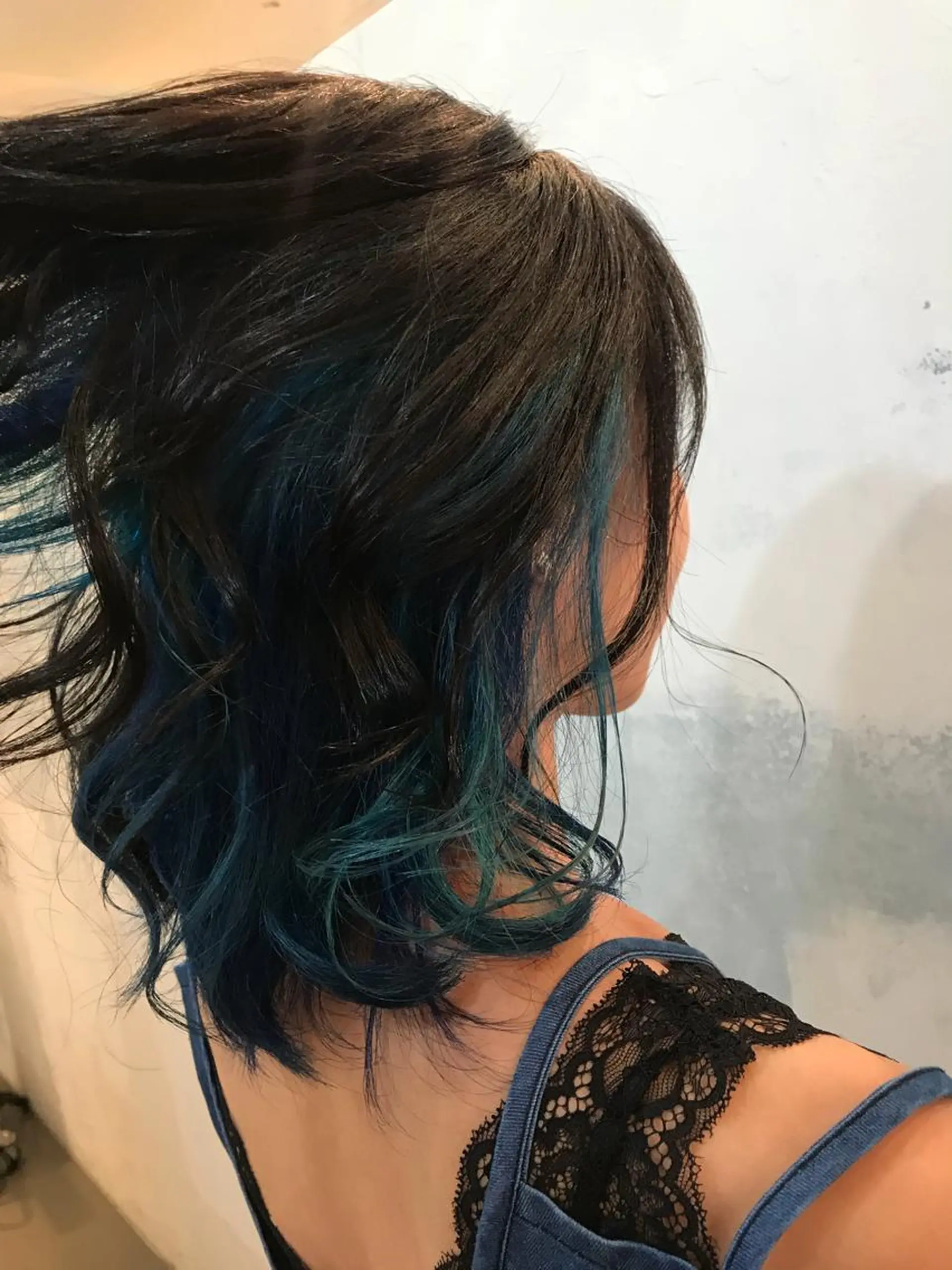 ミディアム カラー ブリーチ ブルーカラー ブルーバイオレット インナーカラー バイオレットカラー ヘアカラー トリートメント 🍑艶髪✖️暖色系 ✨momoka🍑のヘアスタイル