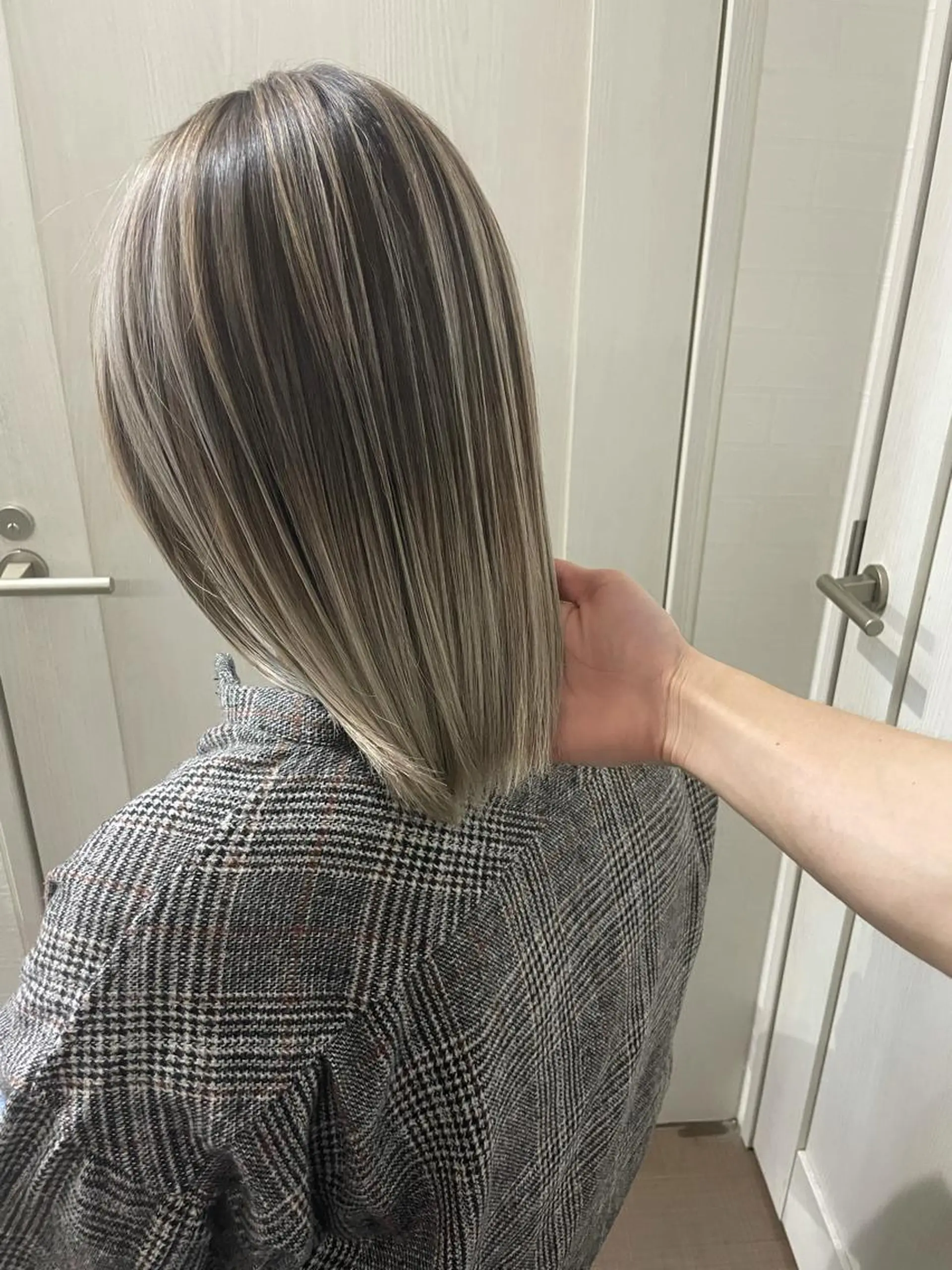 ミディアム カラー ヒカ/外国人風 デザインカラーのヘアスタイル