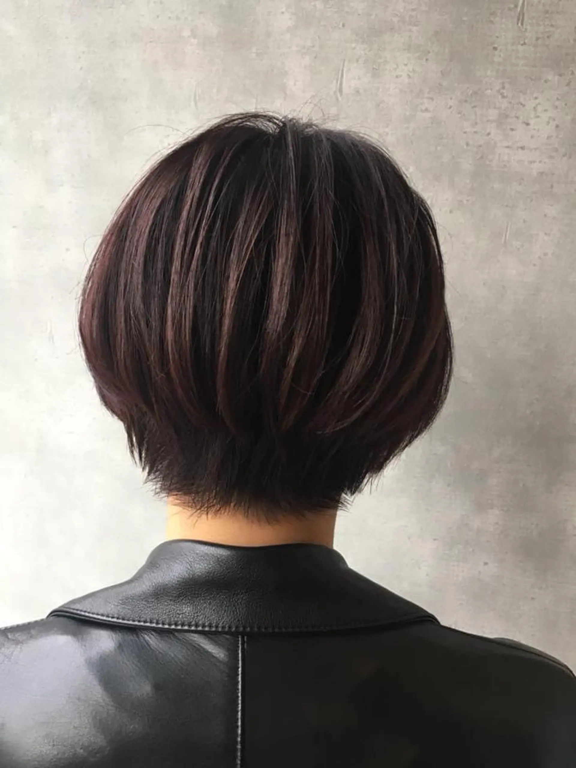 カラー ブリーチなしカラー/ 顔周りレイヤーカットのヘアスタイル