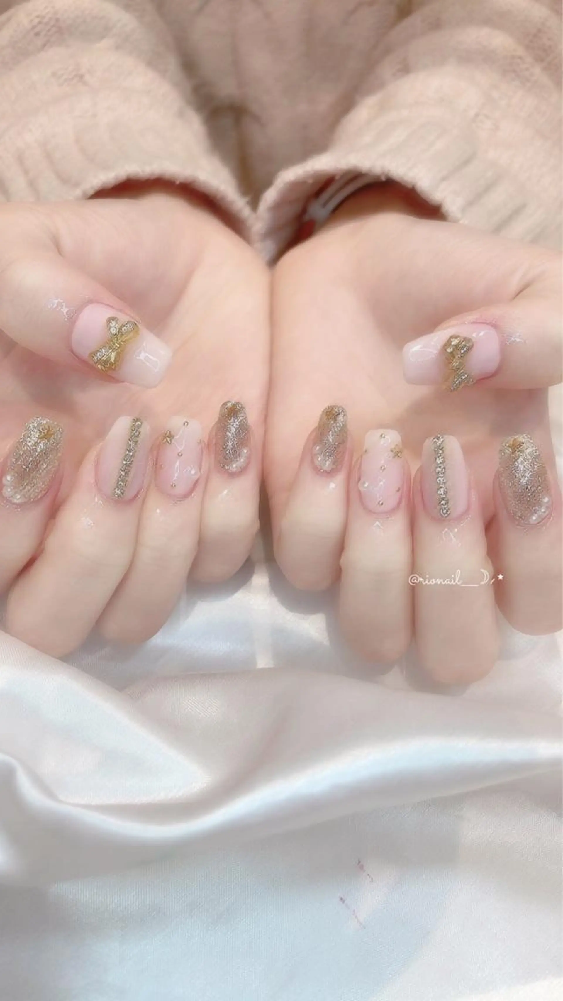 ネイル ハンドネイル 𝘙𝘪𝘰𝘯𝘢 ...🕯🤍のネイルデザイン