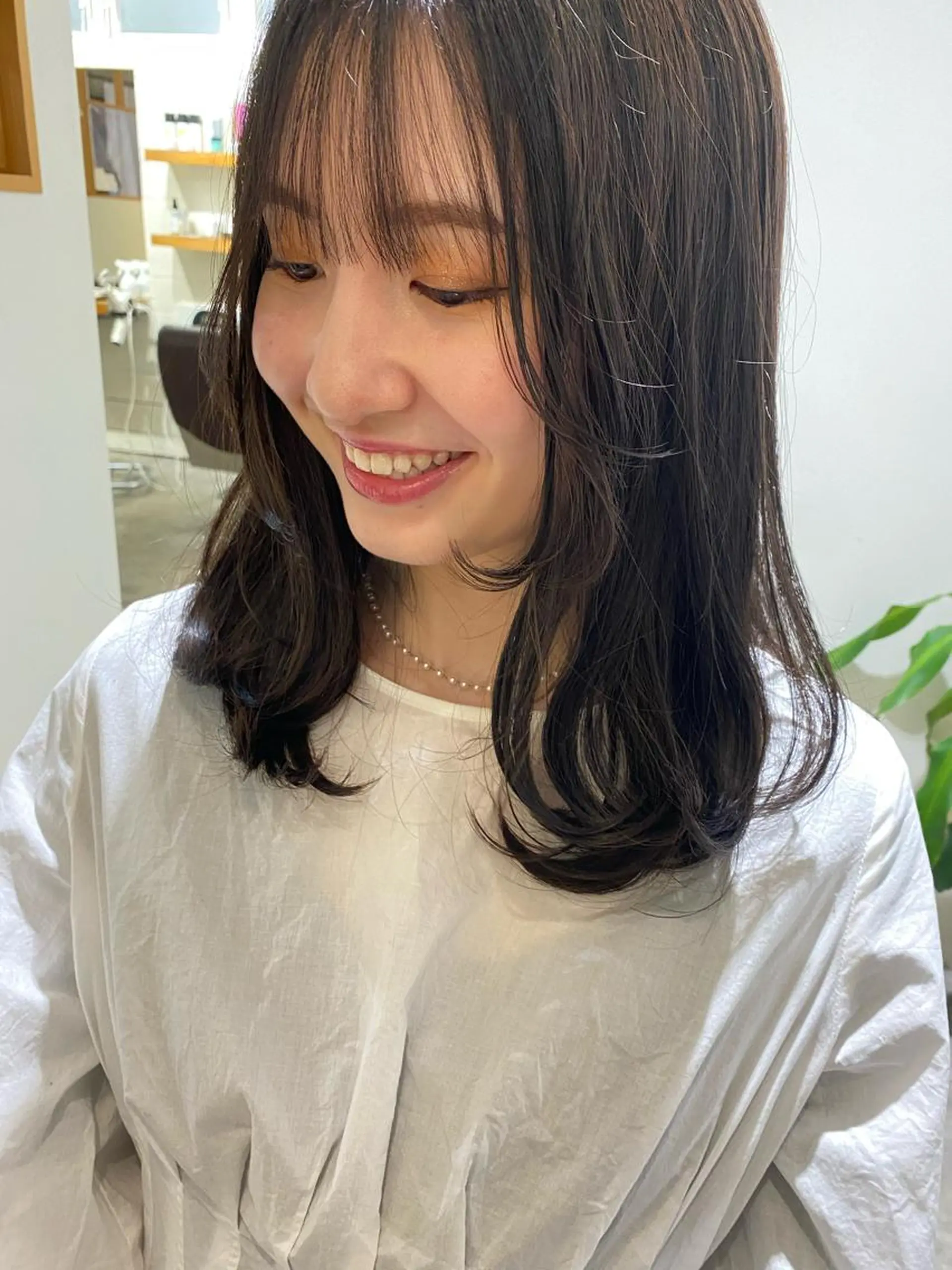 ミディアム パーマ ヘアアレンジ 顔まわりレイヤー 顔周りカット 韓国風ヘア レイヤーカット 艶髪💫透明感カラー 🕊まやのヘアスタイル