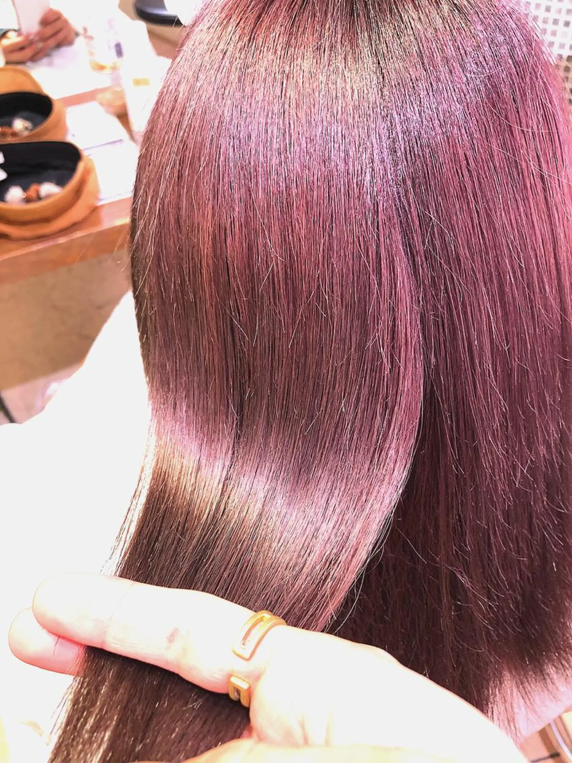 カラー Che'ri所属・"抜け感レイヤー” 似合わせTakakiのヘアスタイル