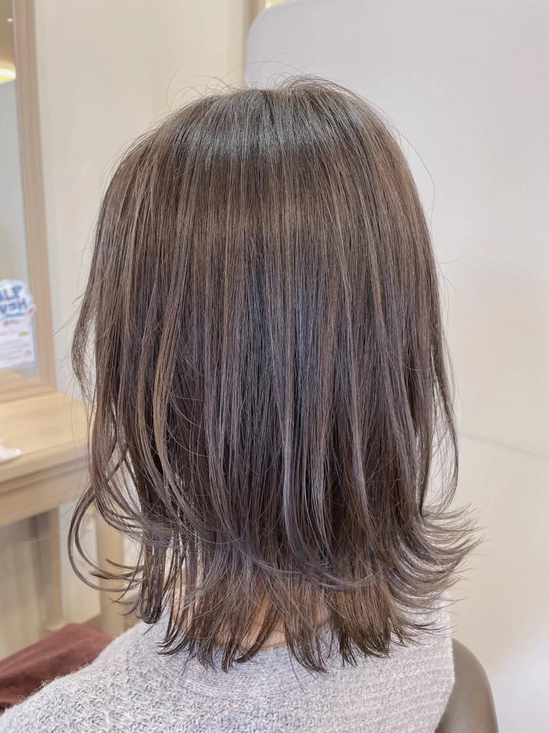 ミディアム カラー ハイライトカラー くびれヘア ハイライト くびれレイヤー レイヤーカット カット ヘアカラー 尚平 髪質改善 大人のデザインカラーのその他イメージ