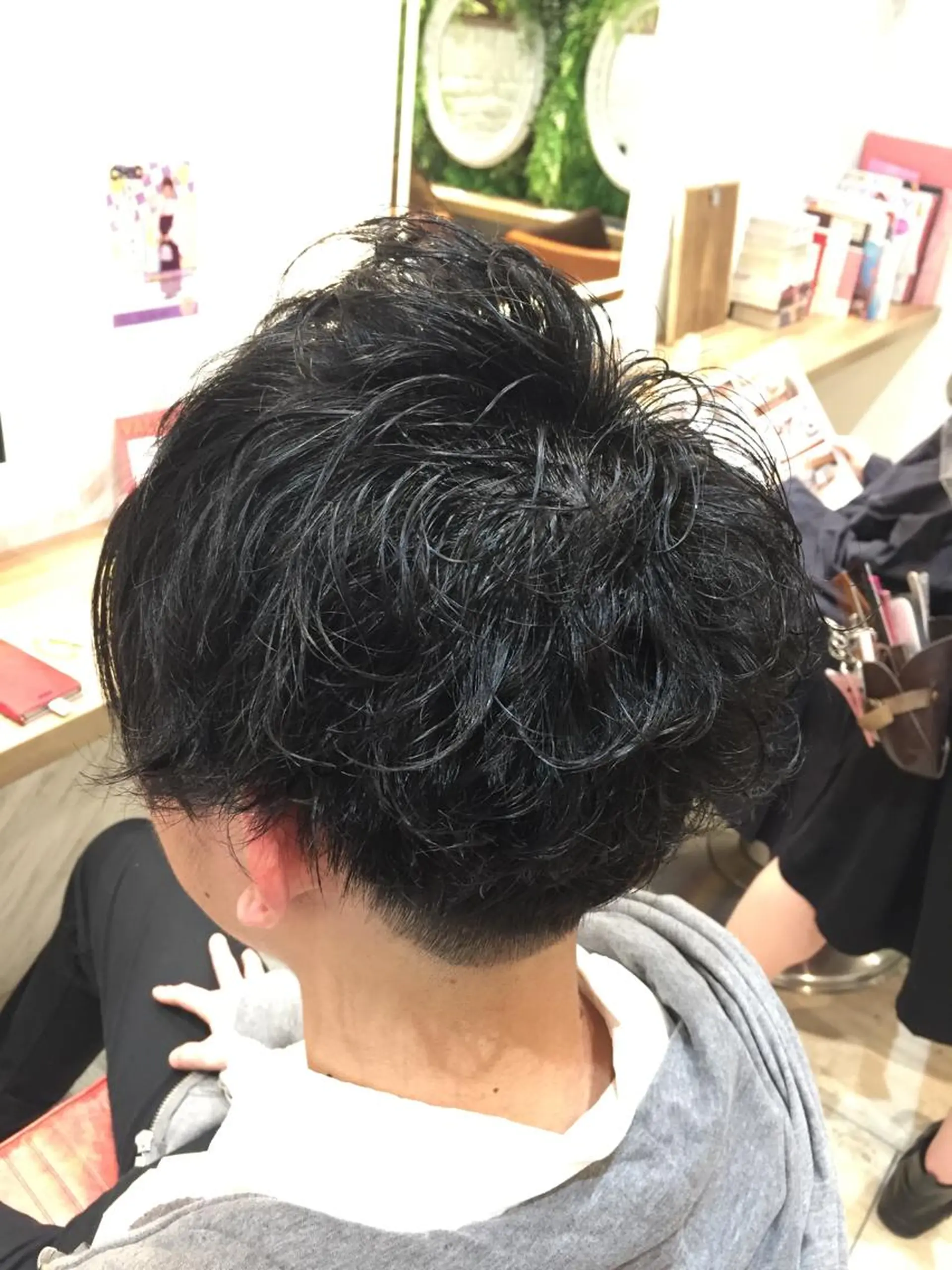 ショート パーマ メンズ 吉岡 三四朗のヘアスタイル