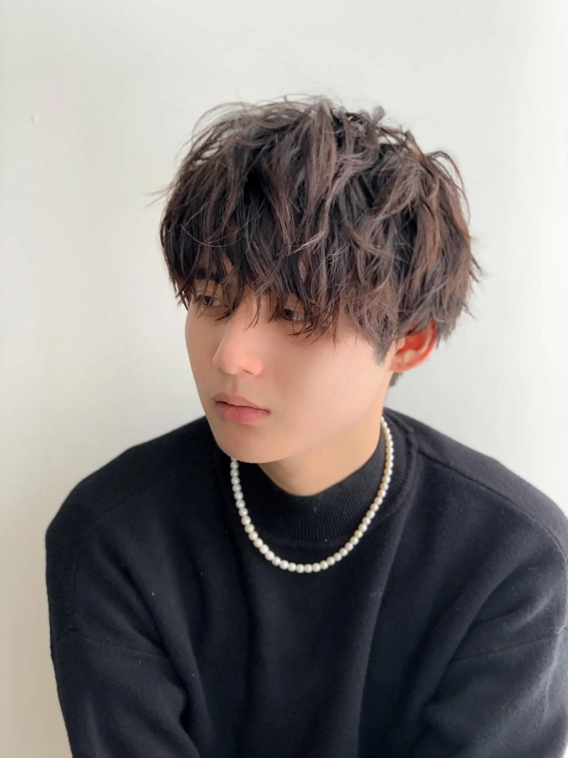 ショート パーマ メンズ メンズブリーチ センターパート フェードカット メンズハイライト メンズハイトーン メンズStylist 山根慧のヘアスタイル