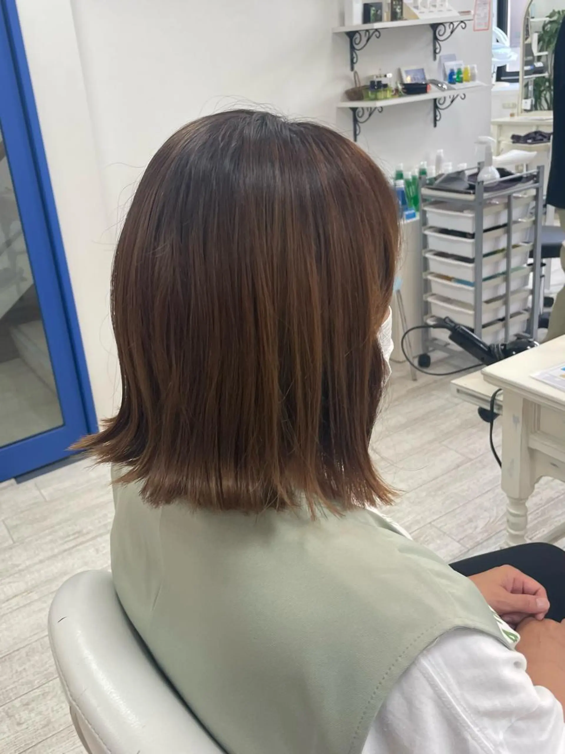 ミディアム 外ハネヘア カット ヘアカラー 新籾 尚哉のヘアスタイル