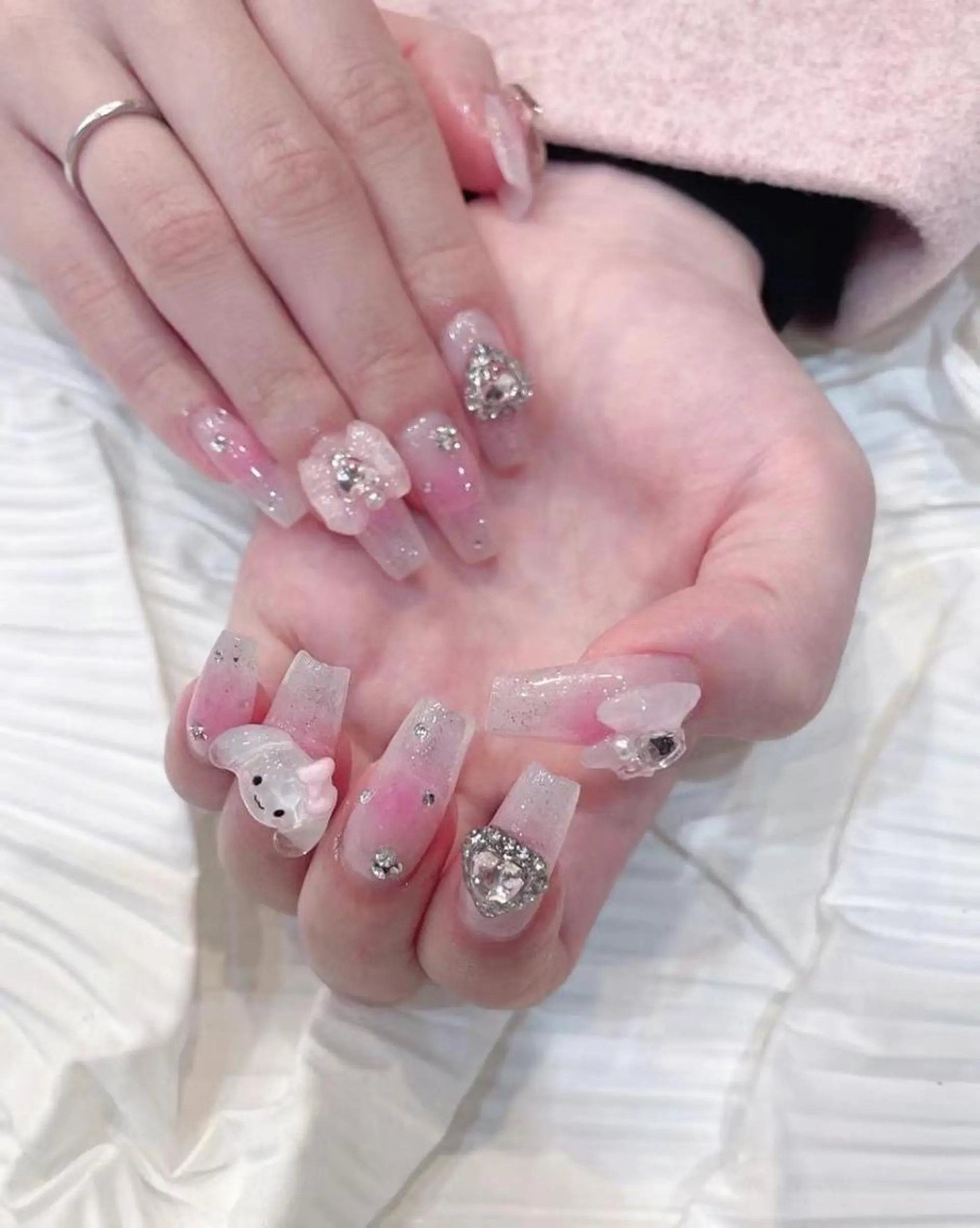 ネイル チークネイル ハート ラメ(グリッター) ピンク リボン Babarla Nailのネイルデザイン
