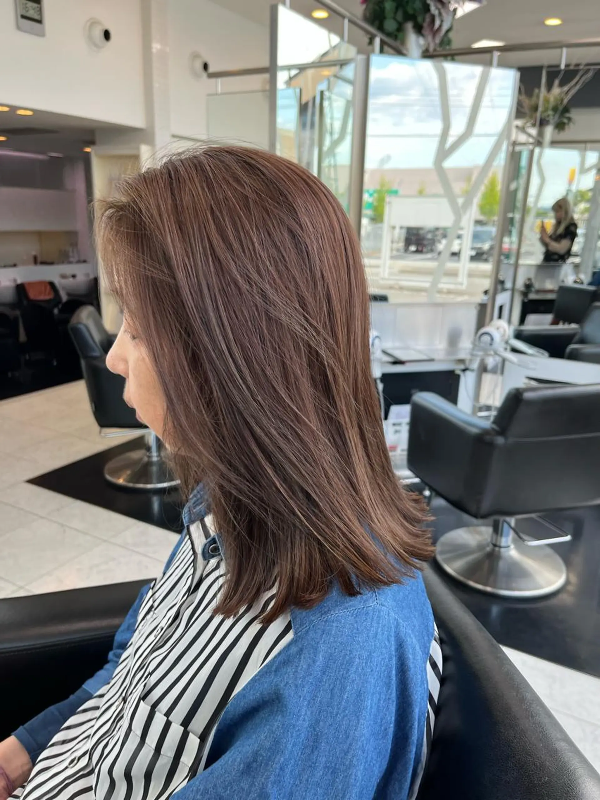 セミロング カラー アッシュ ハイライトカラー パープルカラー ハイライト 多河 遥のヘアスタイル