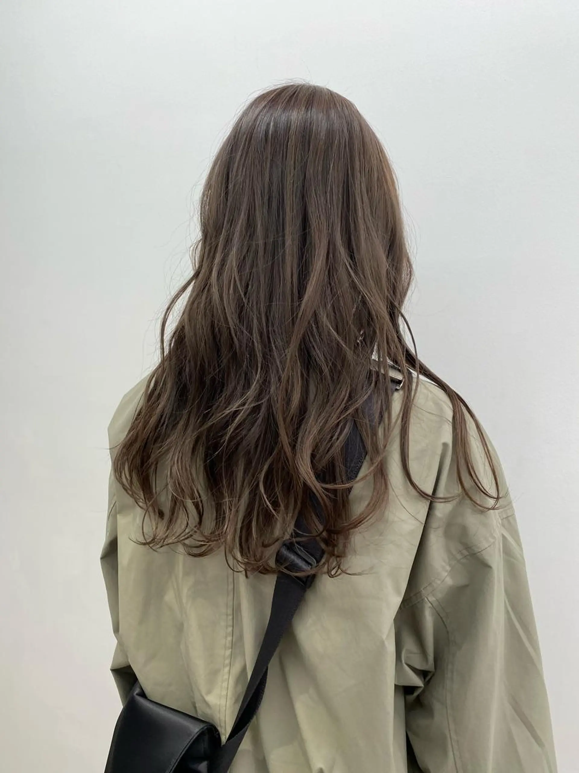 セミロング カラー ブリーチ 透明感カラー グレージュ Lomalia 🤍🫧/makoのヘアスタイル