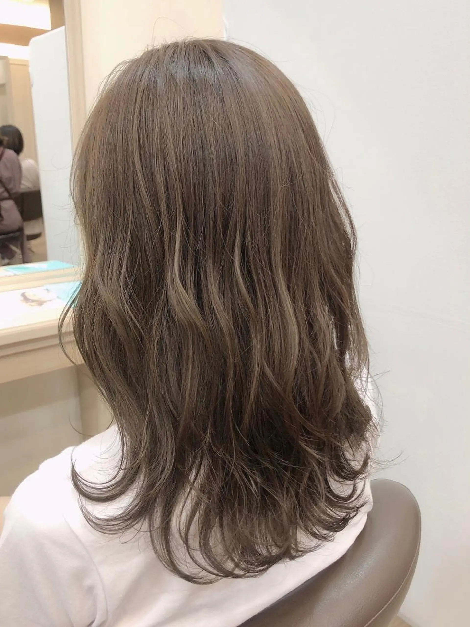 セミロング カラー グレージュ イルミナカラー ヘアカラー 尚平 髪質改善 大人のデザインカラーのその他イメージ