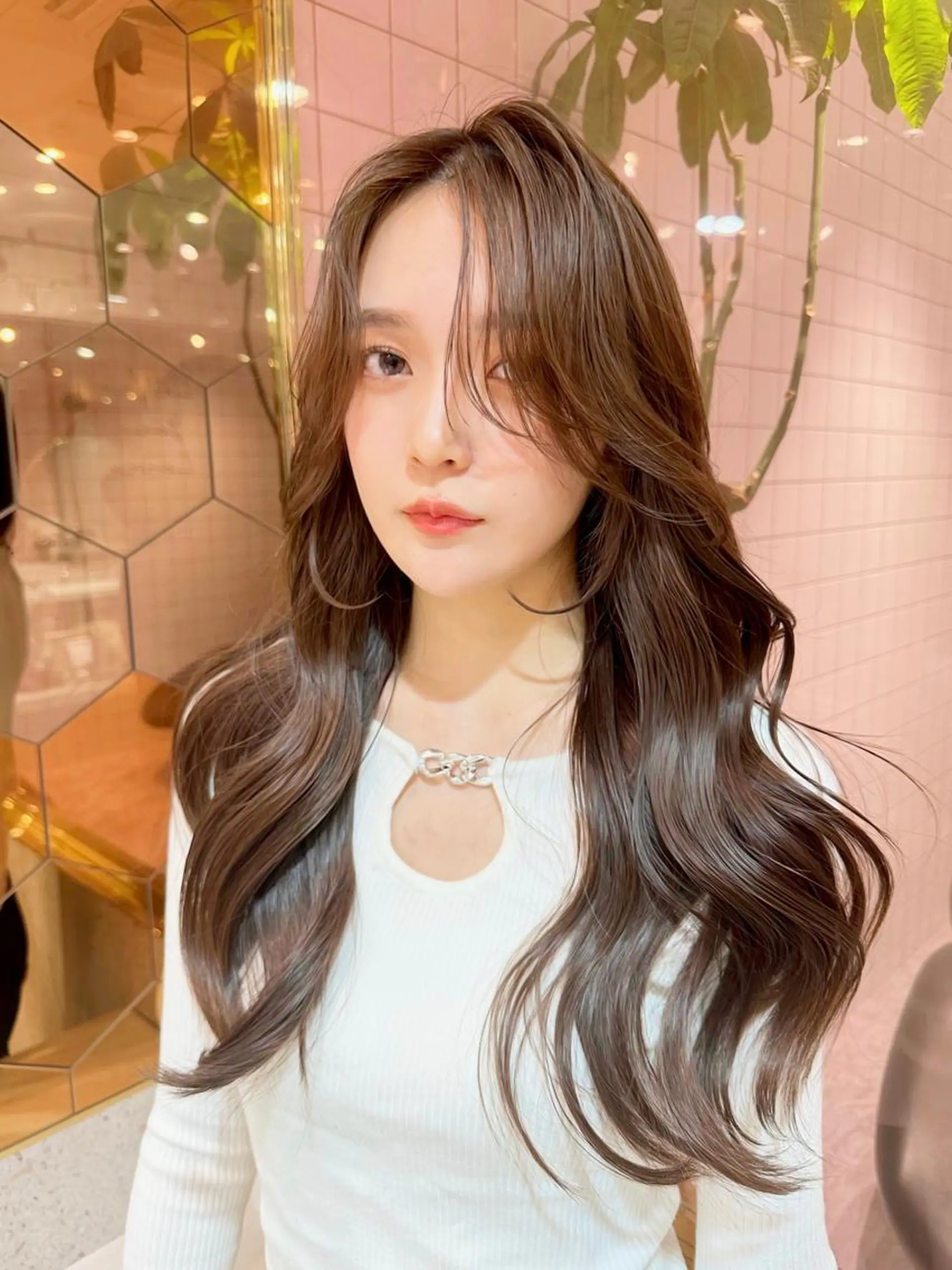 ロング カット ヘアカラー トリートメント ヘッドスパ ヘアセット 韓国レイヤー/透明感 カラー/髪質改善角所のヘアスタイル