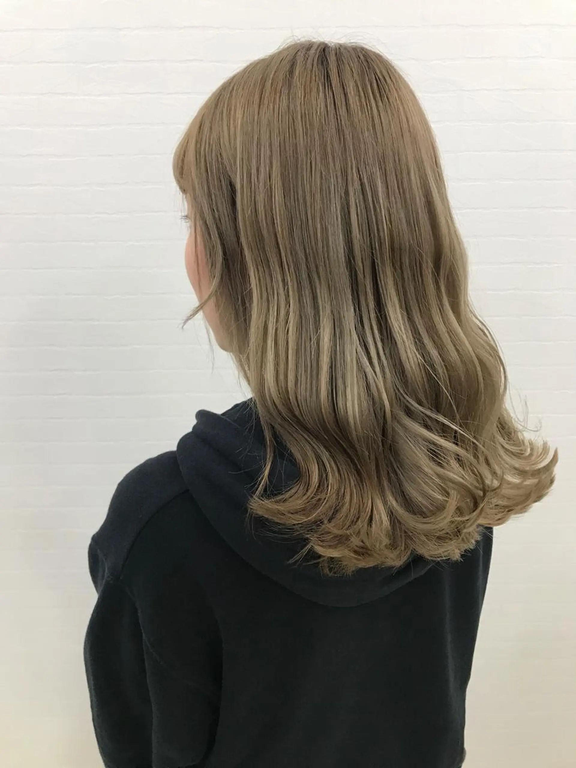 ミディアム カラー ベージュカラー ブリーチ ハイトーンカラー ハイトーンベージュ LEDマツエク/ アイブロウ/石原の眉毛・アイブロウイメージ