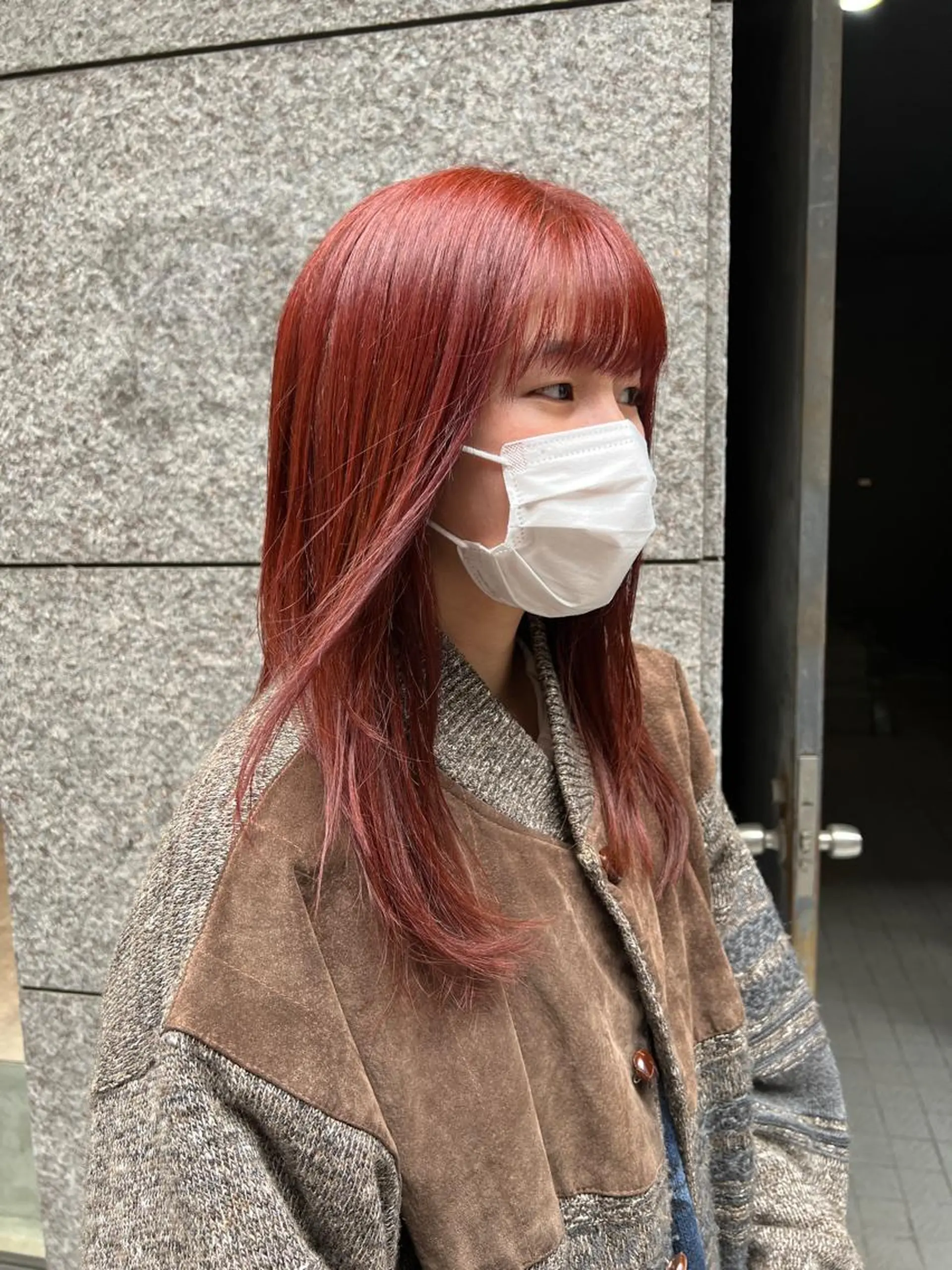 ロング カラー ブリーチ ブリーチなしカラー ピンクカラー レッドカラー カット ヘアカラー トリートメント ノイシキ サキのヘアスタイル