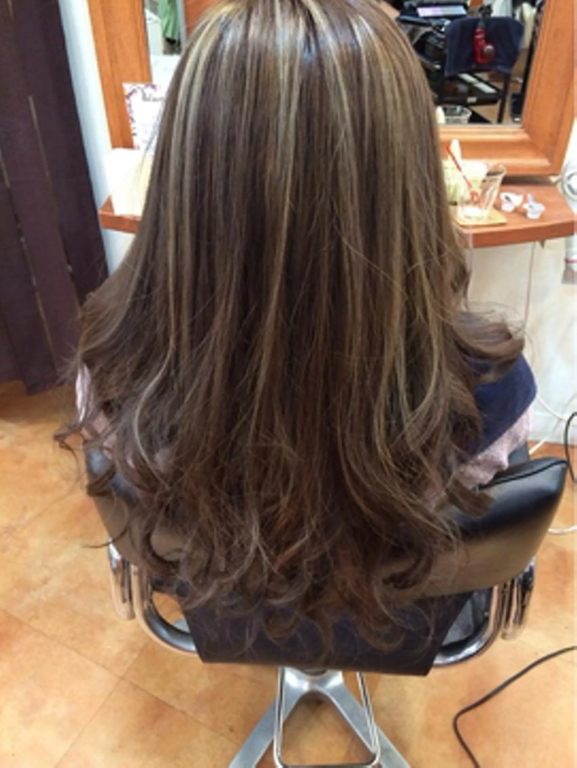 ロング ヘアカラー トリートメント LOCO Ko-kiのヘアスタイル