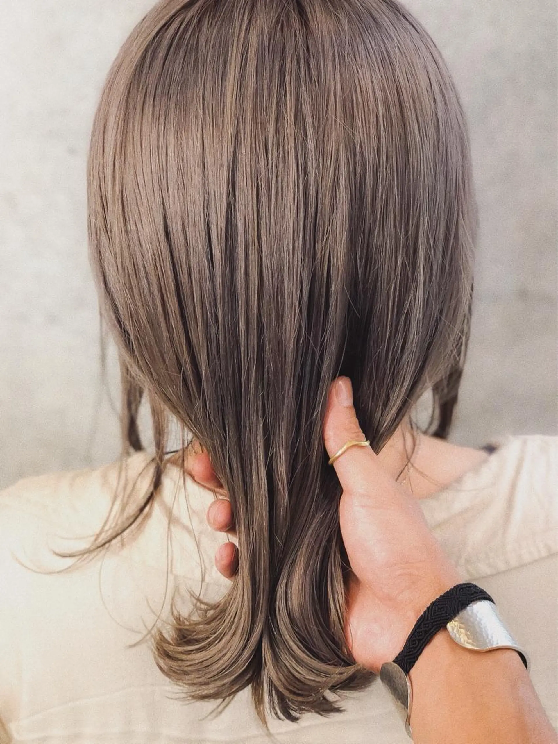 セミロング カラー ベージュカラー ブリーチ ヘアカラー トリートメント 【雰囲気ﾍｱ☺︎】 岩井隼人のヘアスタイル
