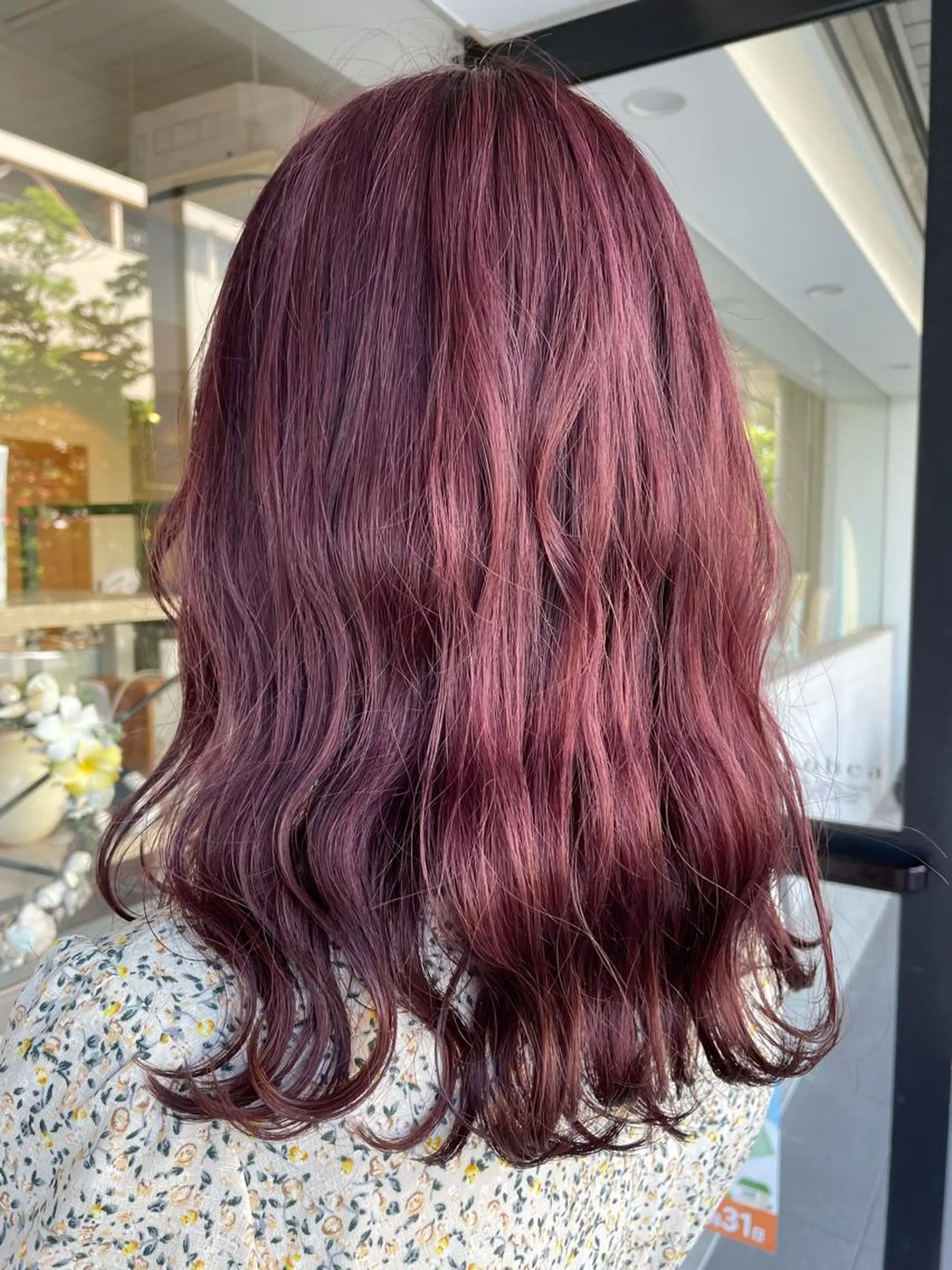 ミディアム カラー 小森 樹奈のヘアスタイル