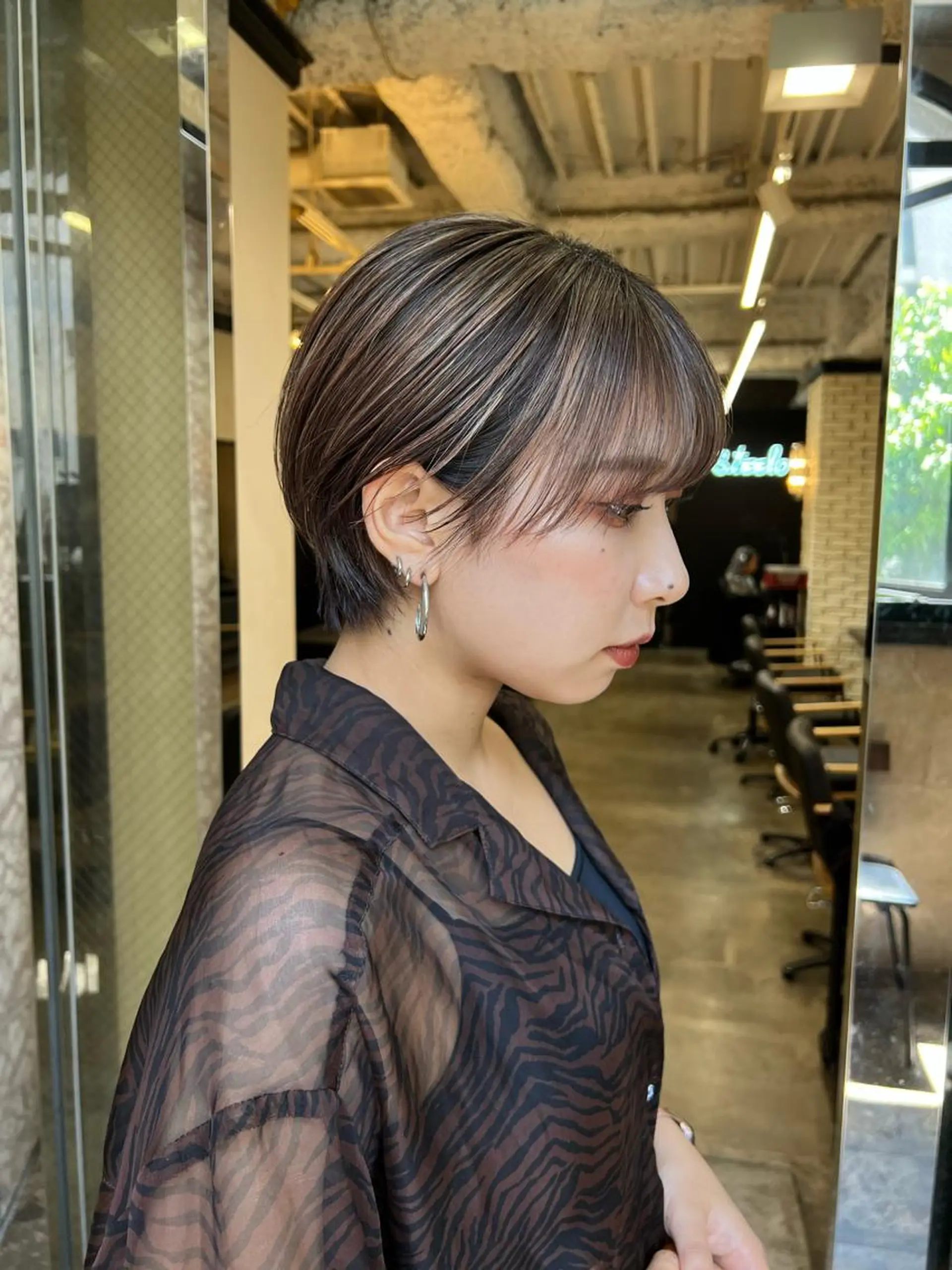ショート カラー ショートボブ ハイライトカラー ボブ ハイライト ショートヘア 🩶透明感グレージュ /レイヤー🩶のヘアスタイル