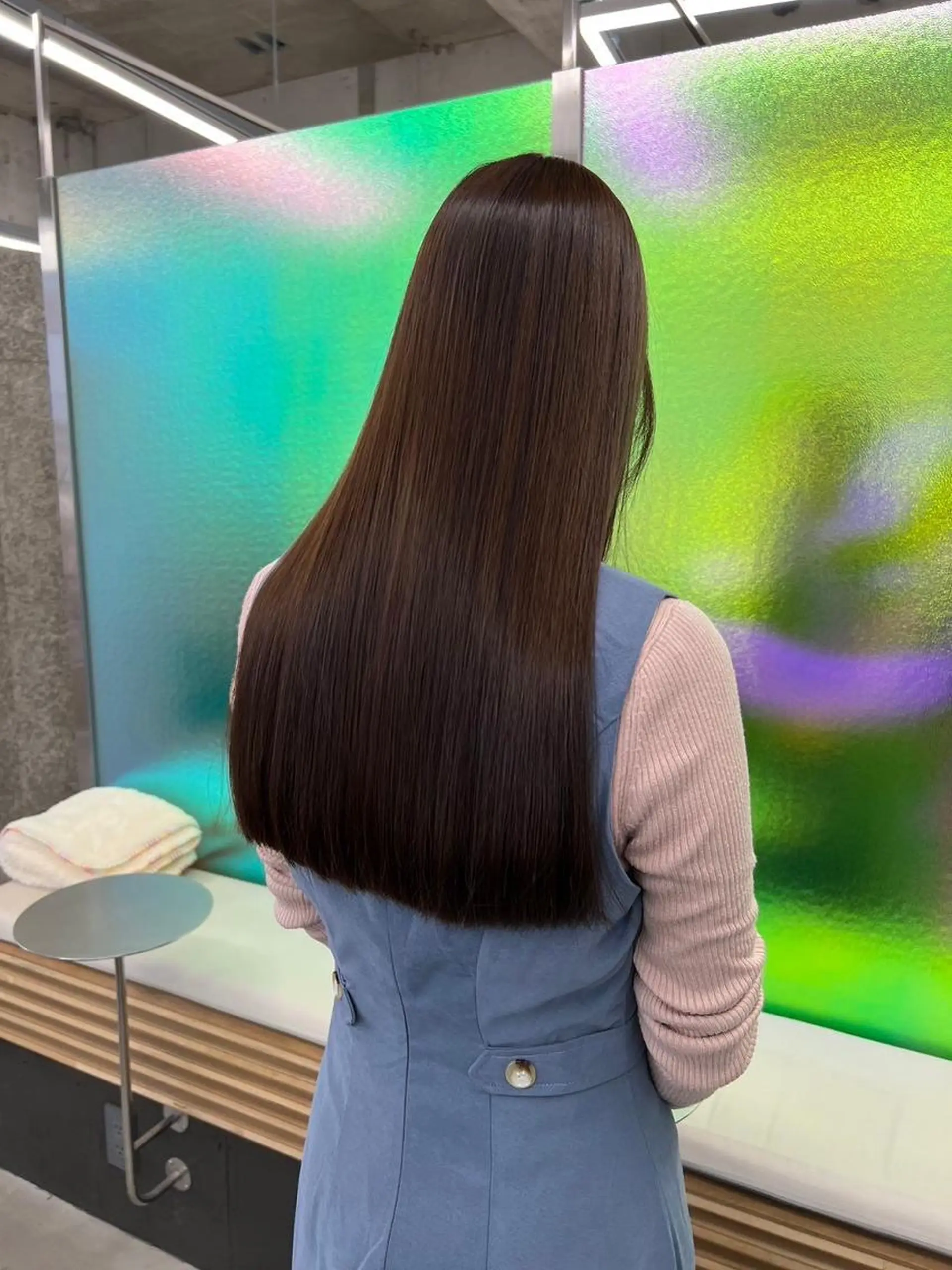 ロング カラー アディクシーカラー ベージュカラー ケアカラー 透明感カラー イヤリングカラー カット トリートメント ヘアケア特化型サロン newi 梅田のヘアスタイル