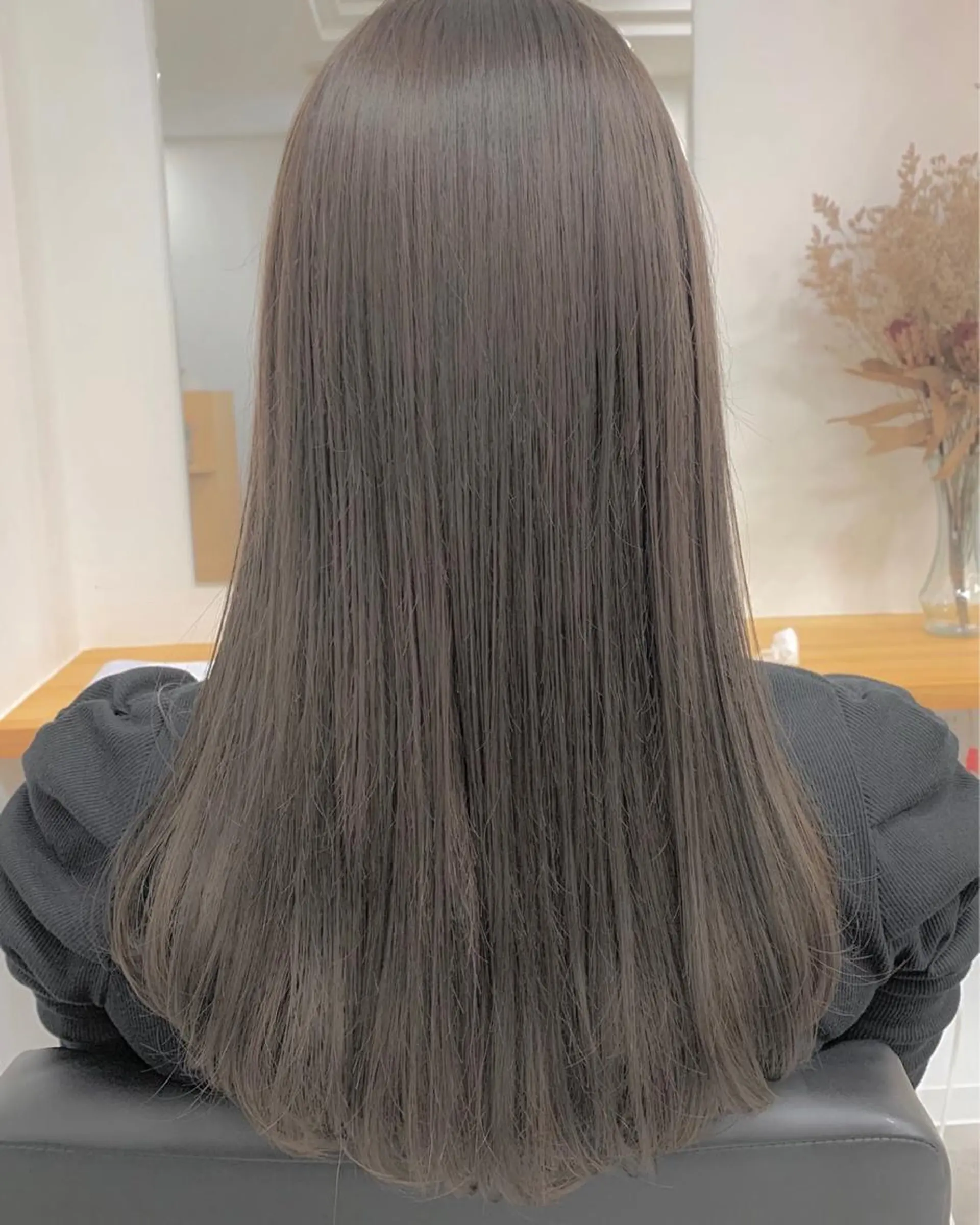 セミロング くびれヘア ウルフカット ヘアカラー hoNua. 栄/透明感カラーのヘアスタイル