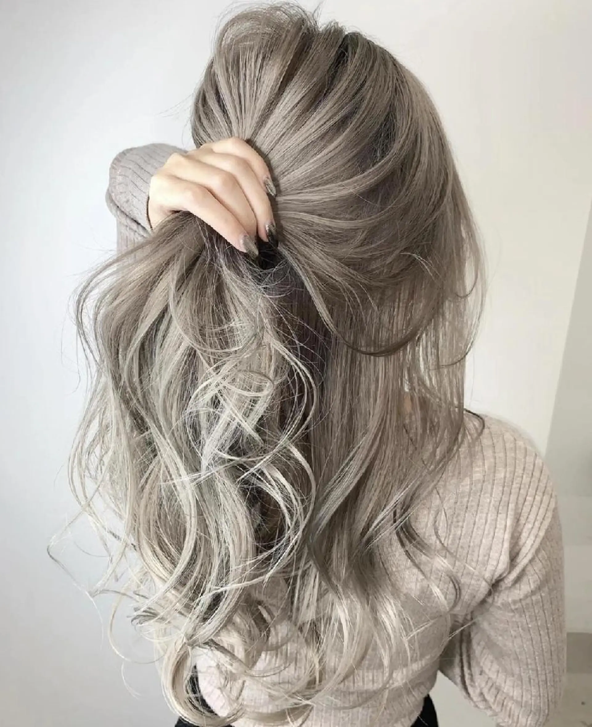 セミロング カラー ヘアアレンジ u hair所属・こばやし ももこのヘアスタイル