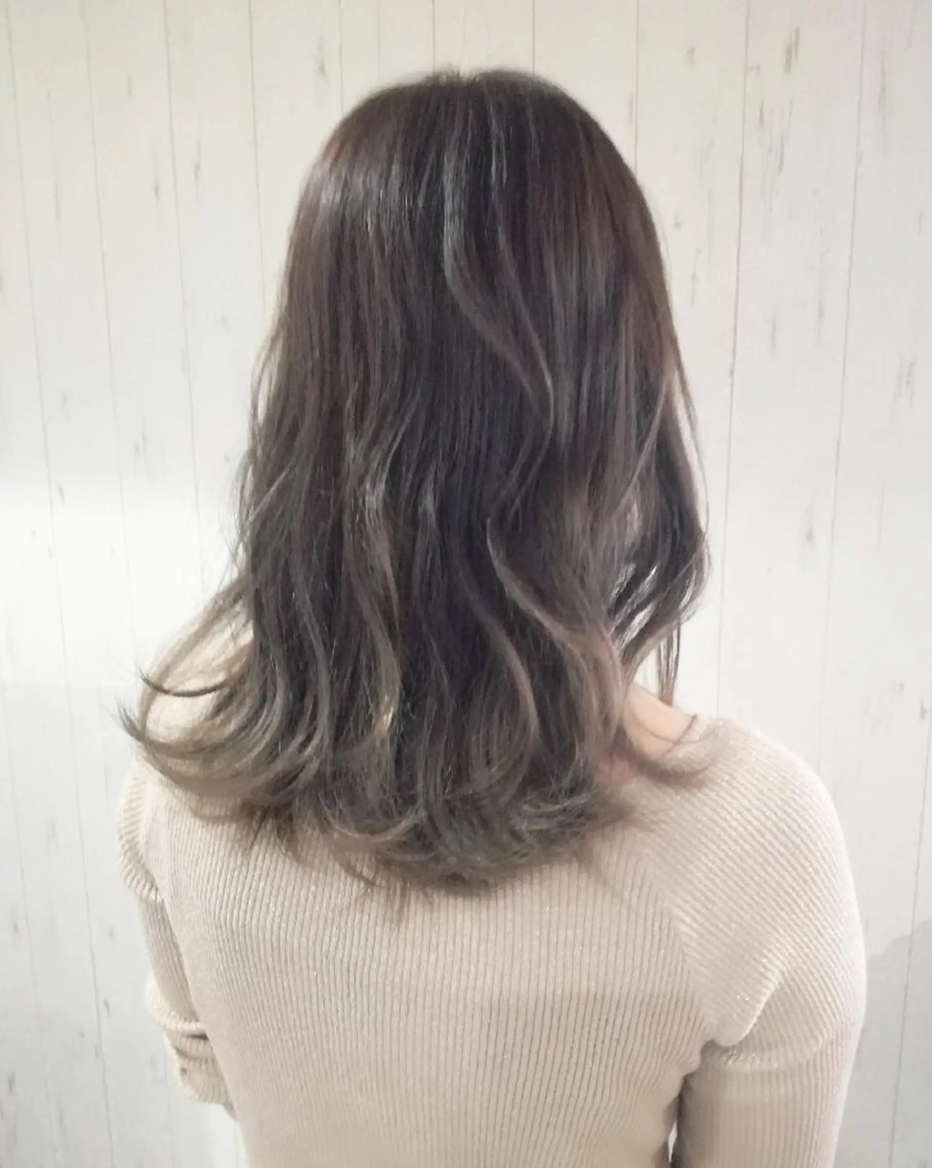 ミディアム カラー ベージュカラー ミルクティーベージュ 西川 敏夫のヘアスタイル