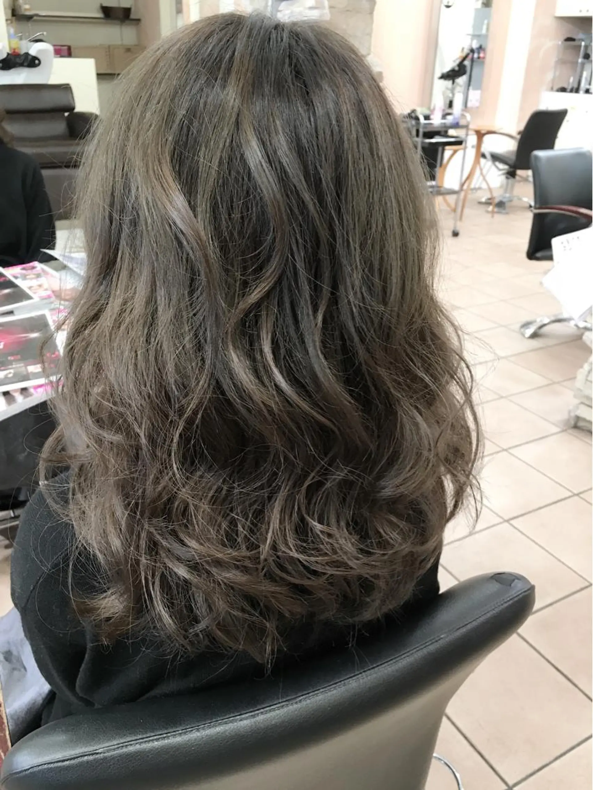 カラー グレージュ _WHITE高槻所属・_WHITE高槻店 yusukeのヘアスタイル