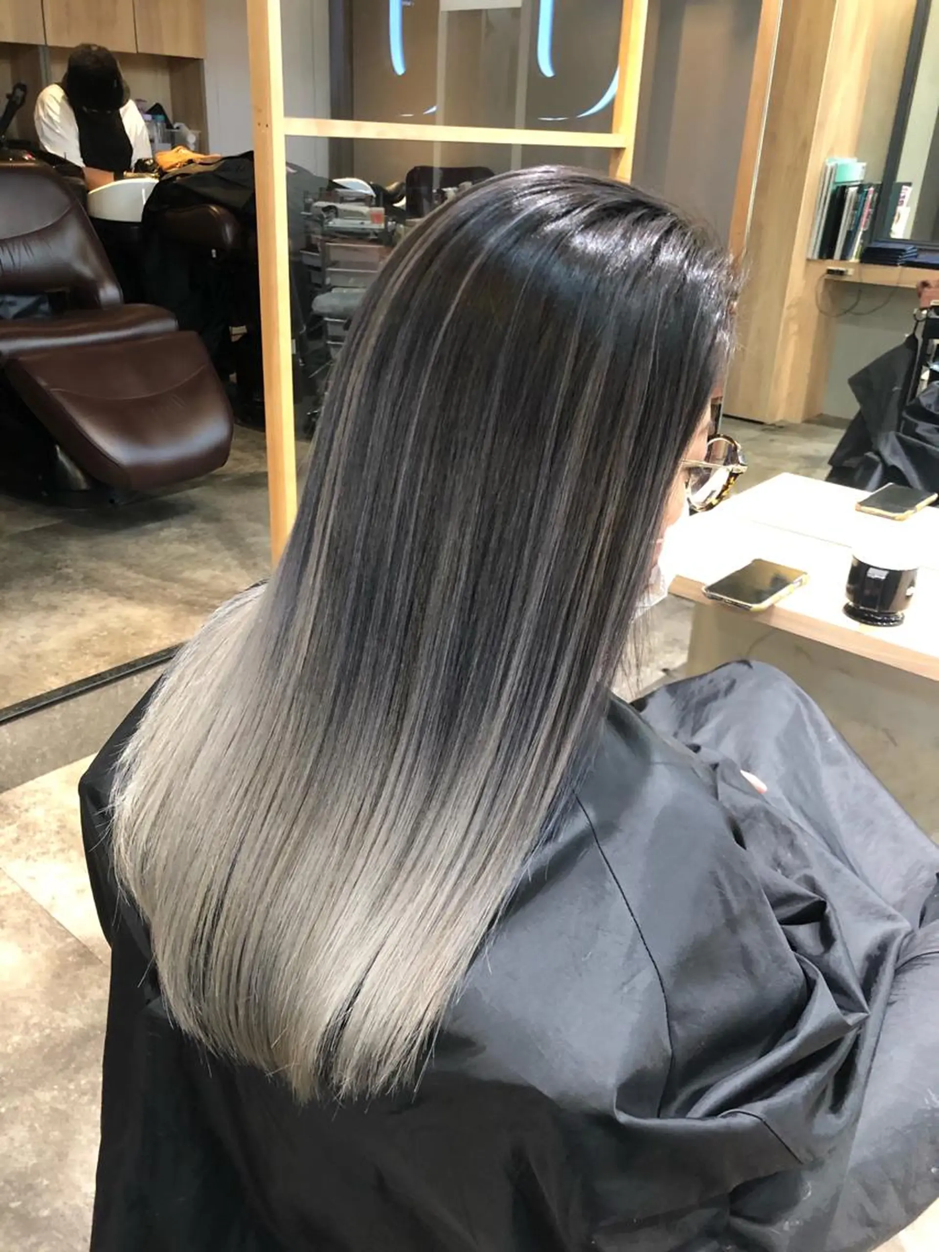 ロング ヘアカラー 顔タイプ診断®︎ ハイトーンカラーのヘアスタイル