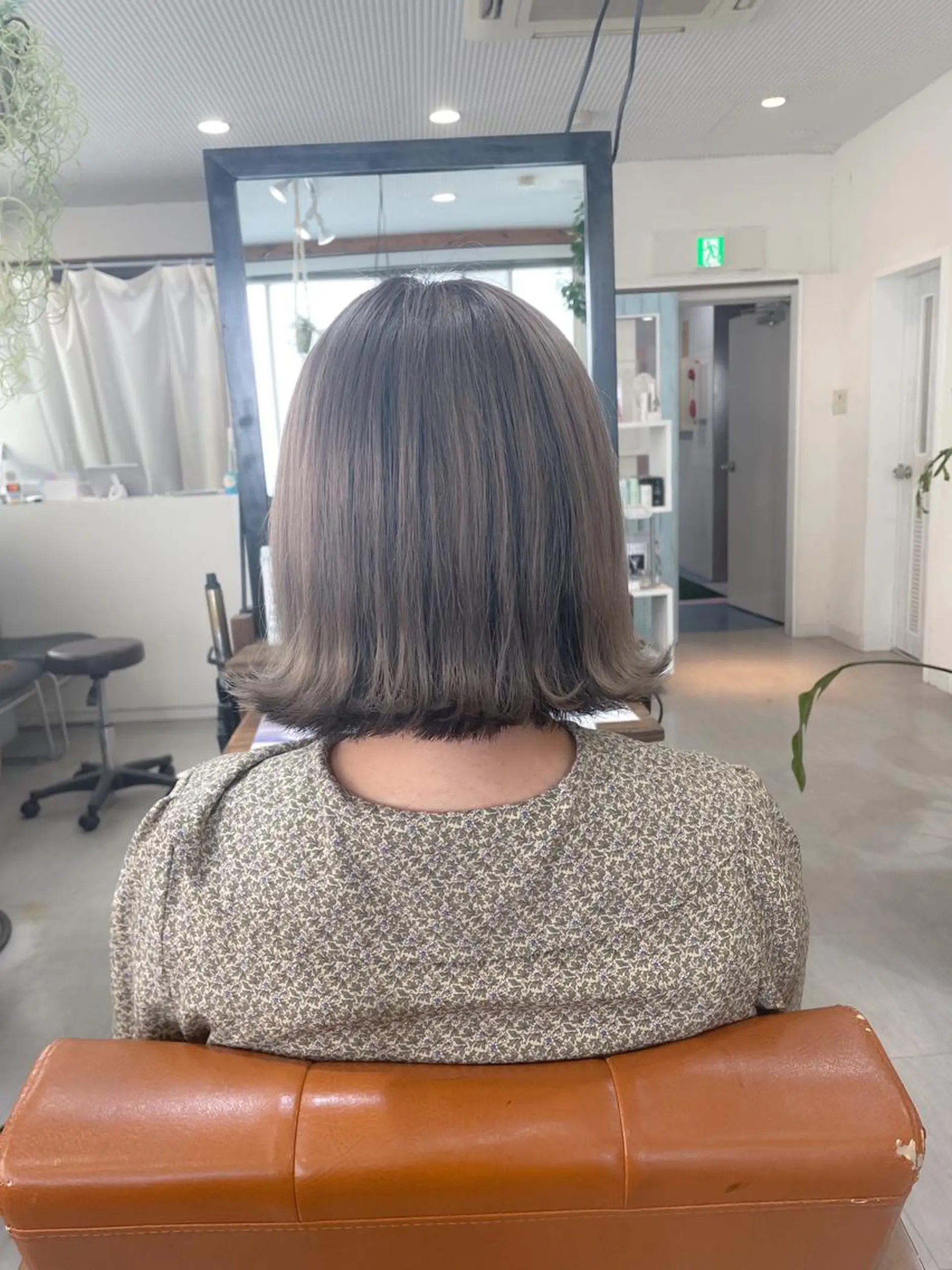 ミディアム カラー 黒髪 ブリーチ ブルーカラー ブルーブラック ヘアカラー かんばら りょーいのヘアスタイル